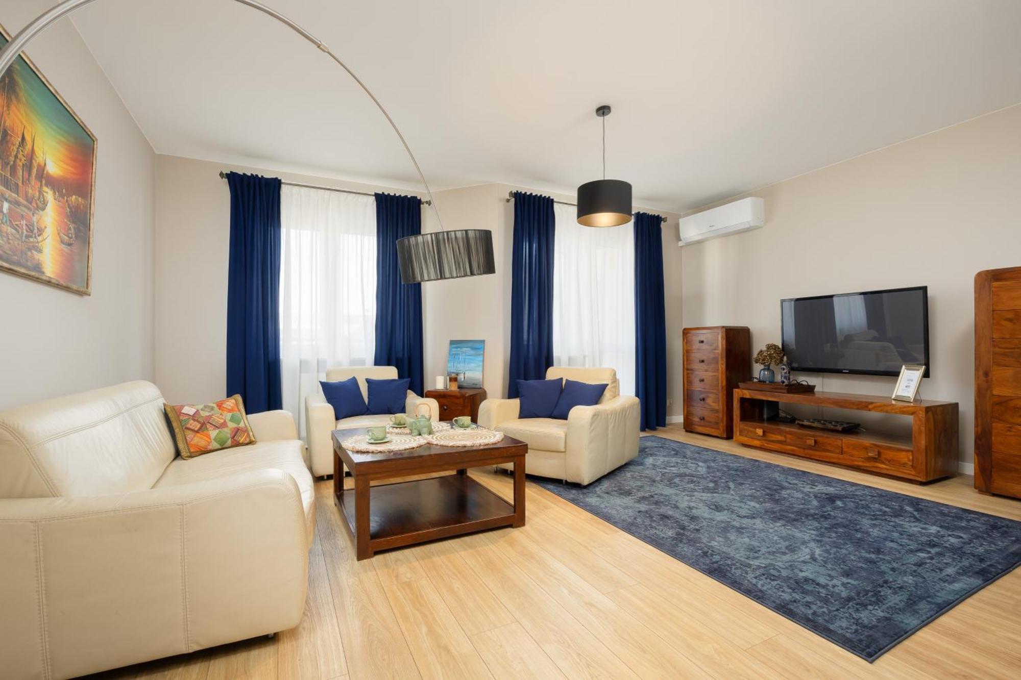 Beautiful For 6 People With Balcony And Parking In By Renters *