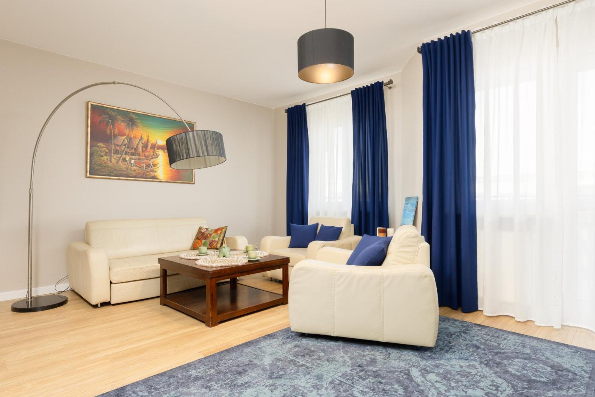 Beautiful For 6 People With Balcony And Parking In By Renters Apartament Warszawa