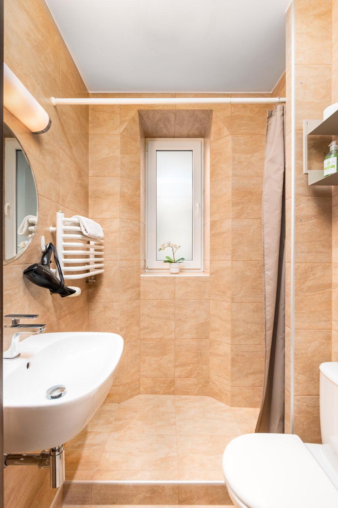 Dabrowskiego By Your Freedom Apartment *