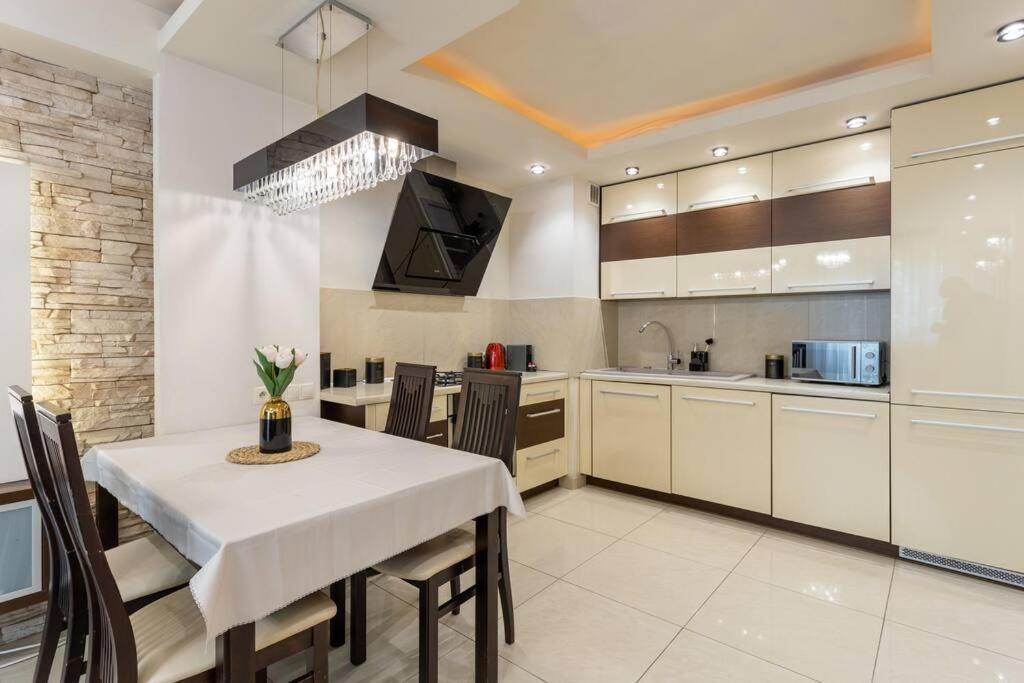 Apartamento Urban Chic - One Bedroom -luxury - Grzybowska 5 *