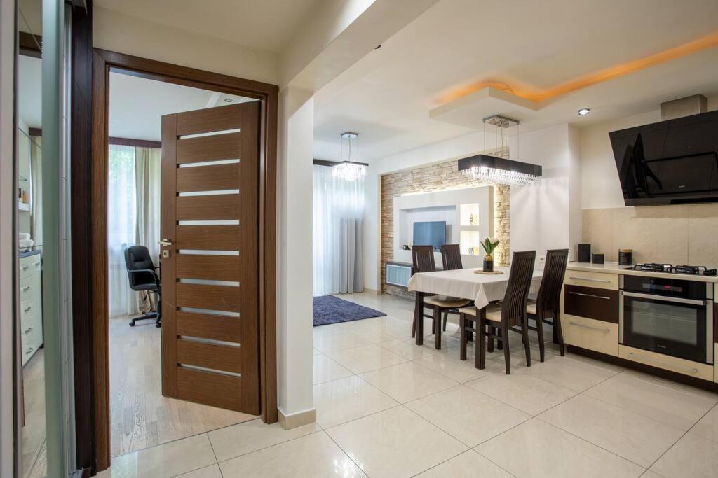 Urban Chic - One Bedroom -luxury - Grzybowska 5 Apartamento Varsóvia