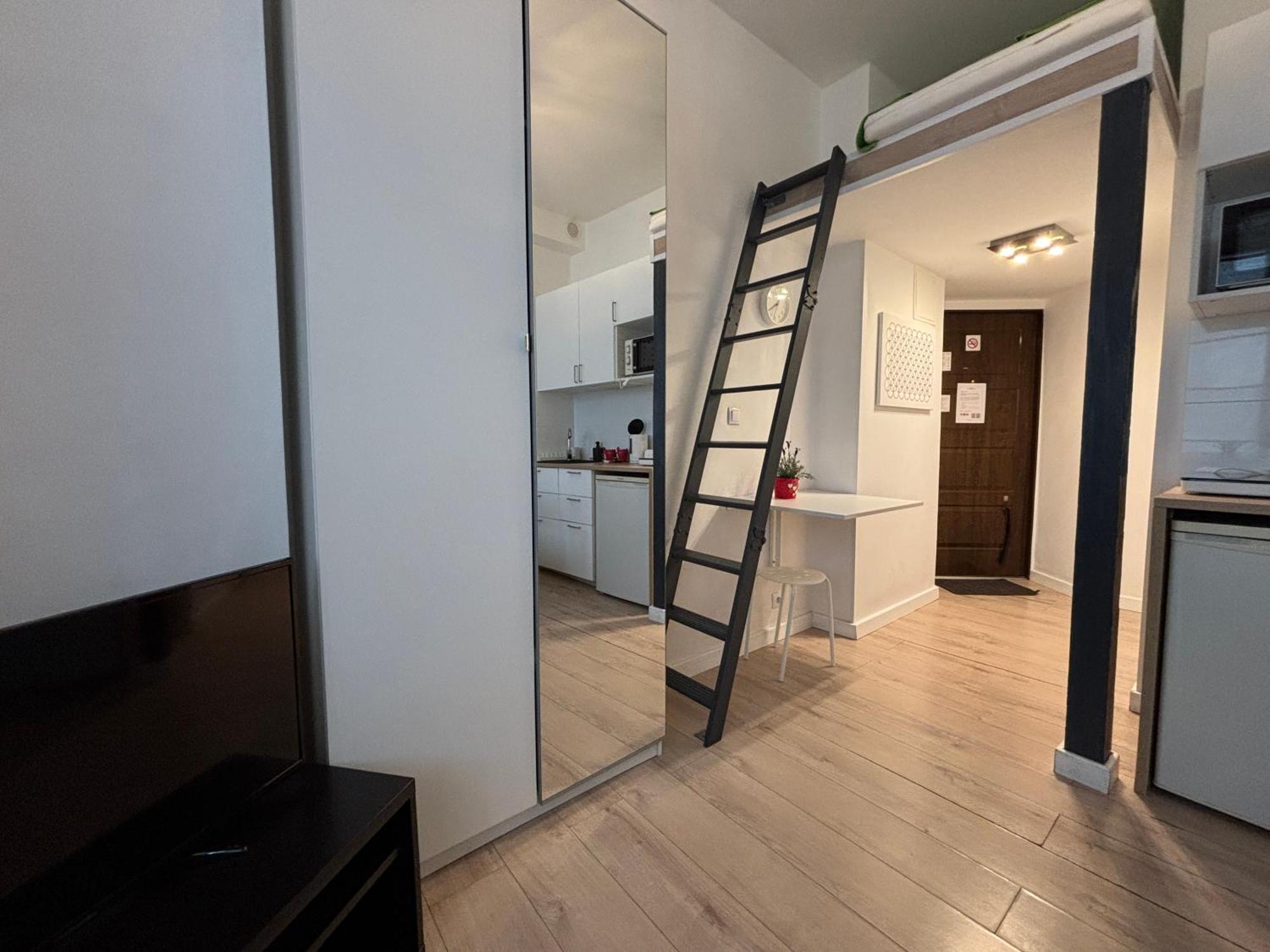 Superapart Chelmska 20