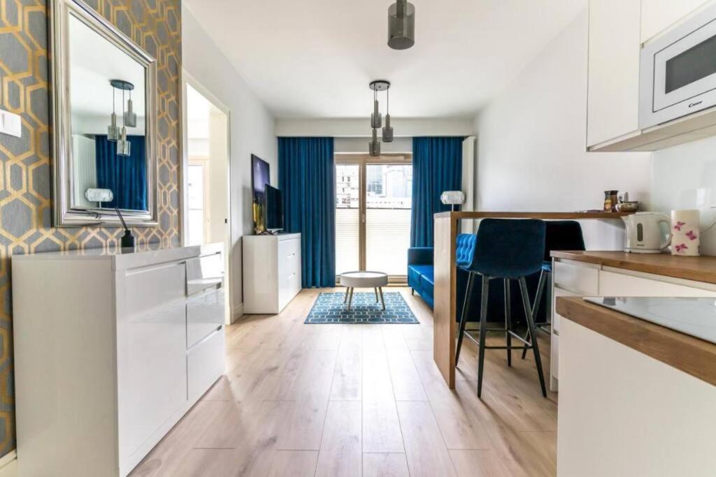 Apartment Urban Chic - Mennica - One Bedroom -citycenter&65 Warsaw