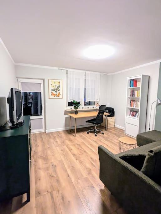 Apartment Cozy 2rm With 2xworkspace