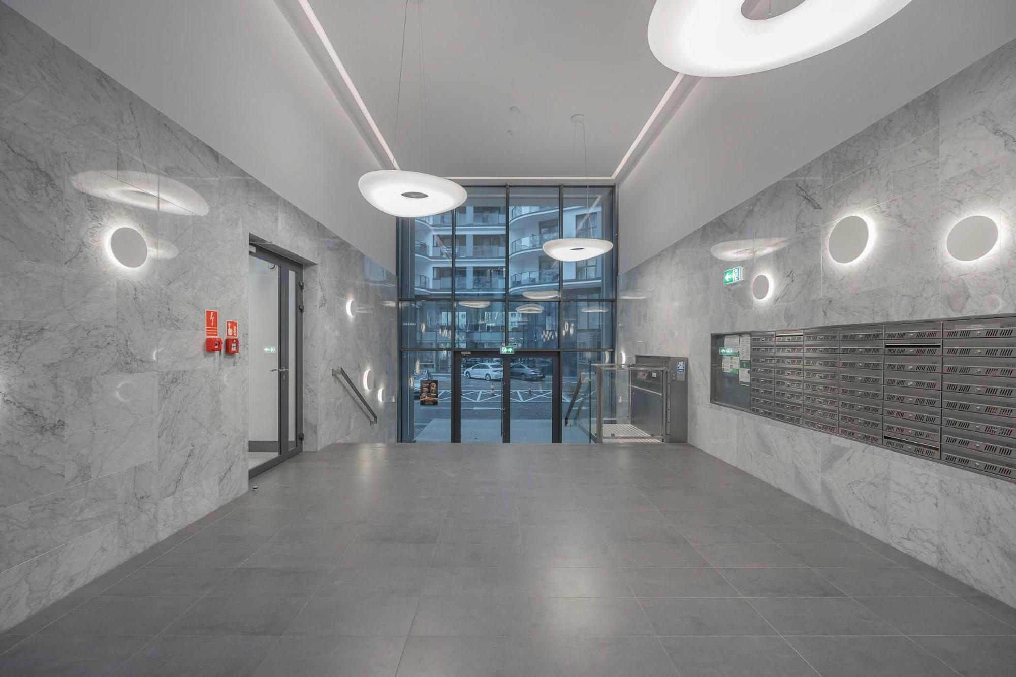 Air Conditioned In With Parking, Desk And Bathtub By Renters Apartment Warschau