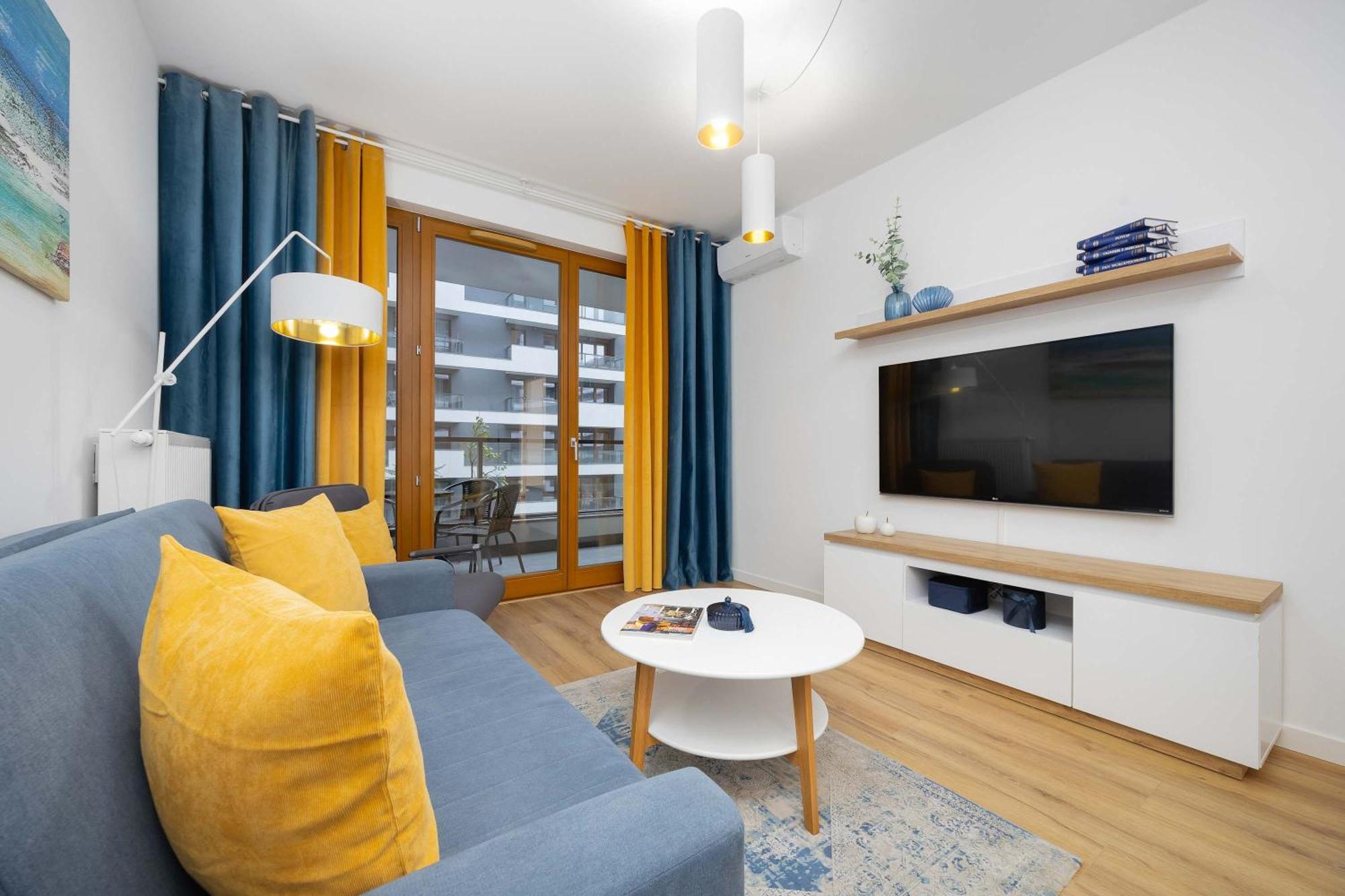 Air Conditioned In With Parking, Desk And Bathtub By Renters * Warschau