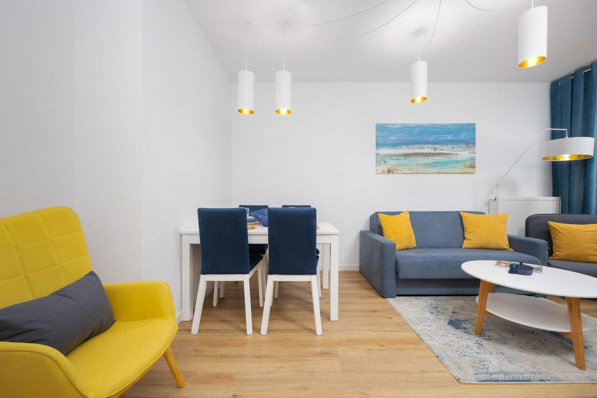 Apartment Air Conditioned In With Parking, Desk And Bathtub By Renters