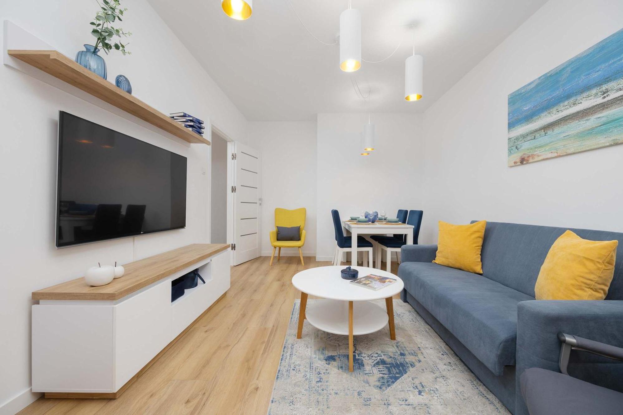 Apartment Air Conditioned In With Parking, Desk And Bathtub By Renters *