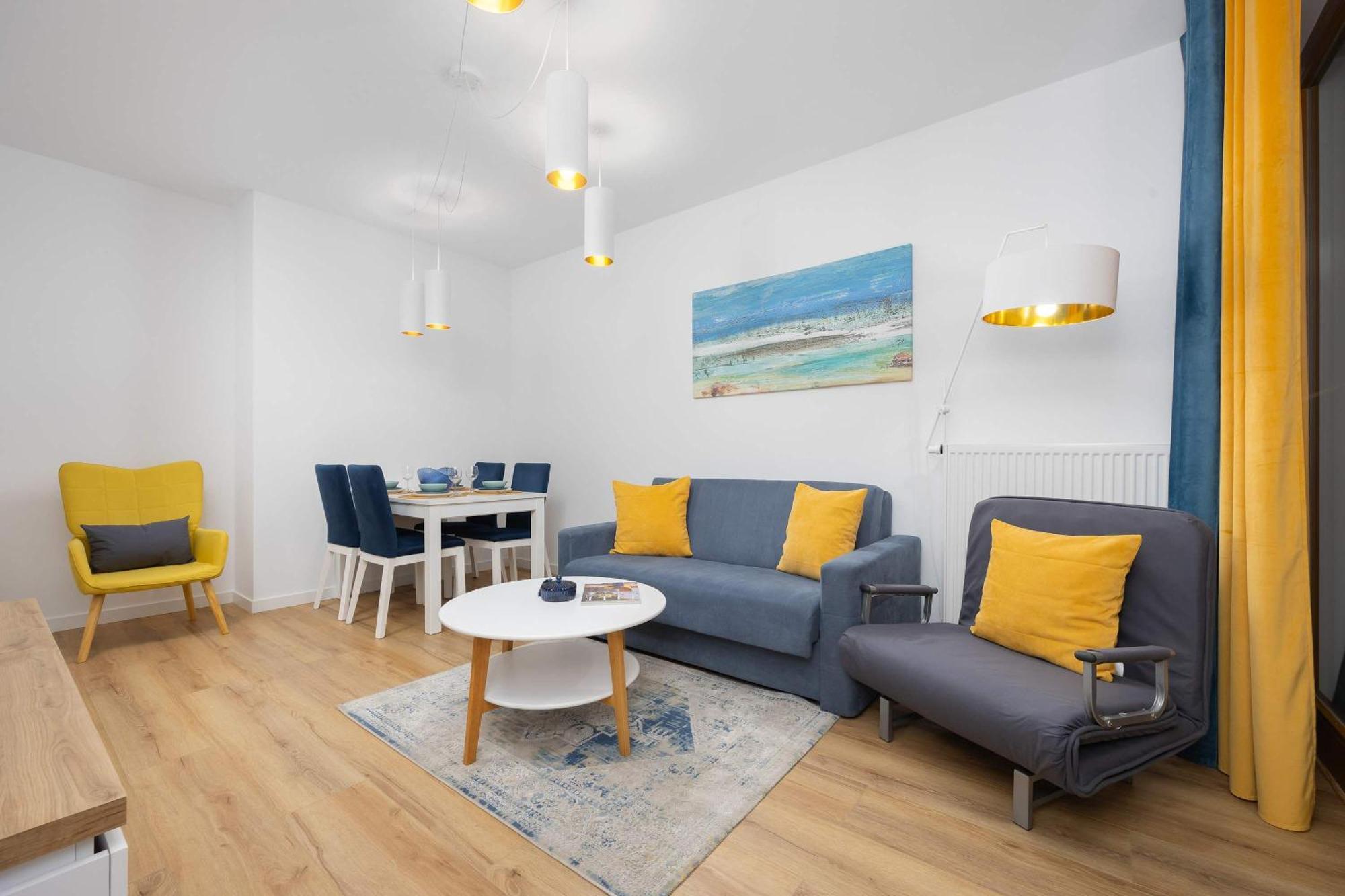Air Conditioned In With Parking, Desk And Bathtub By Renters * Warschau