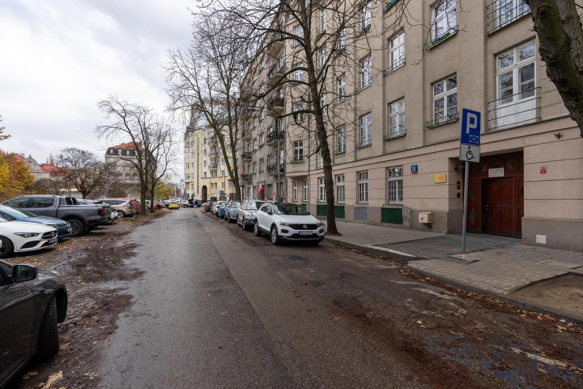 Apartament Mokotow - Location, Tram&shops Nearby - By Rentujemy