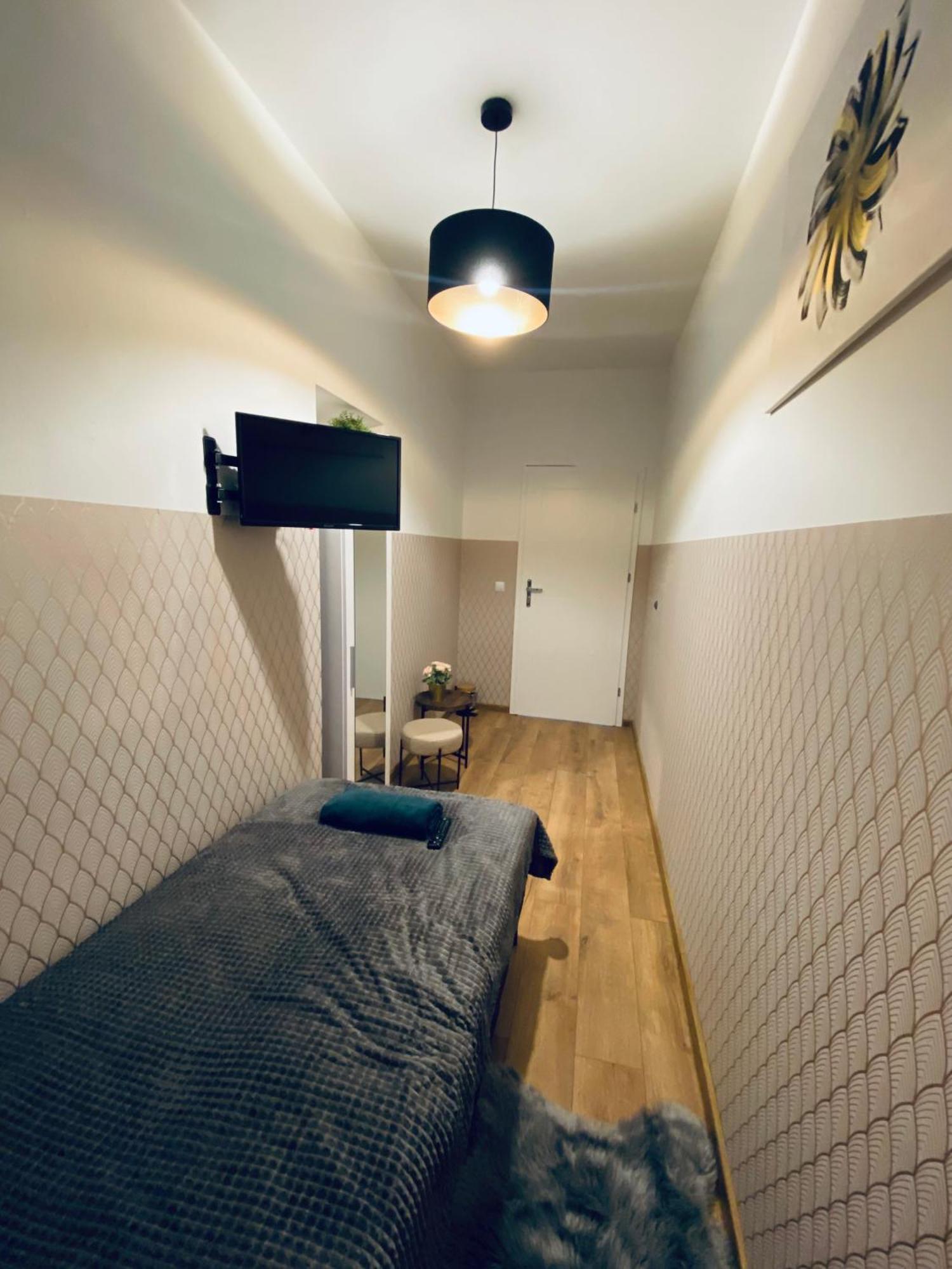 Hostel Clicktheflat Wola Warsaw