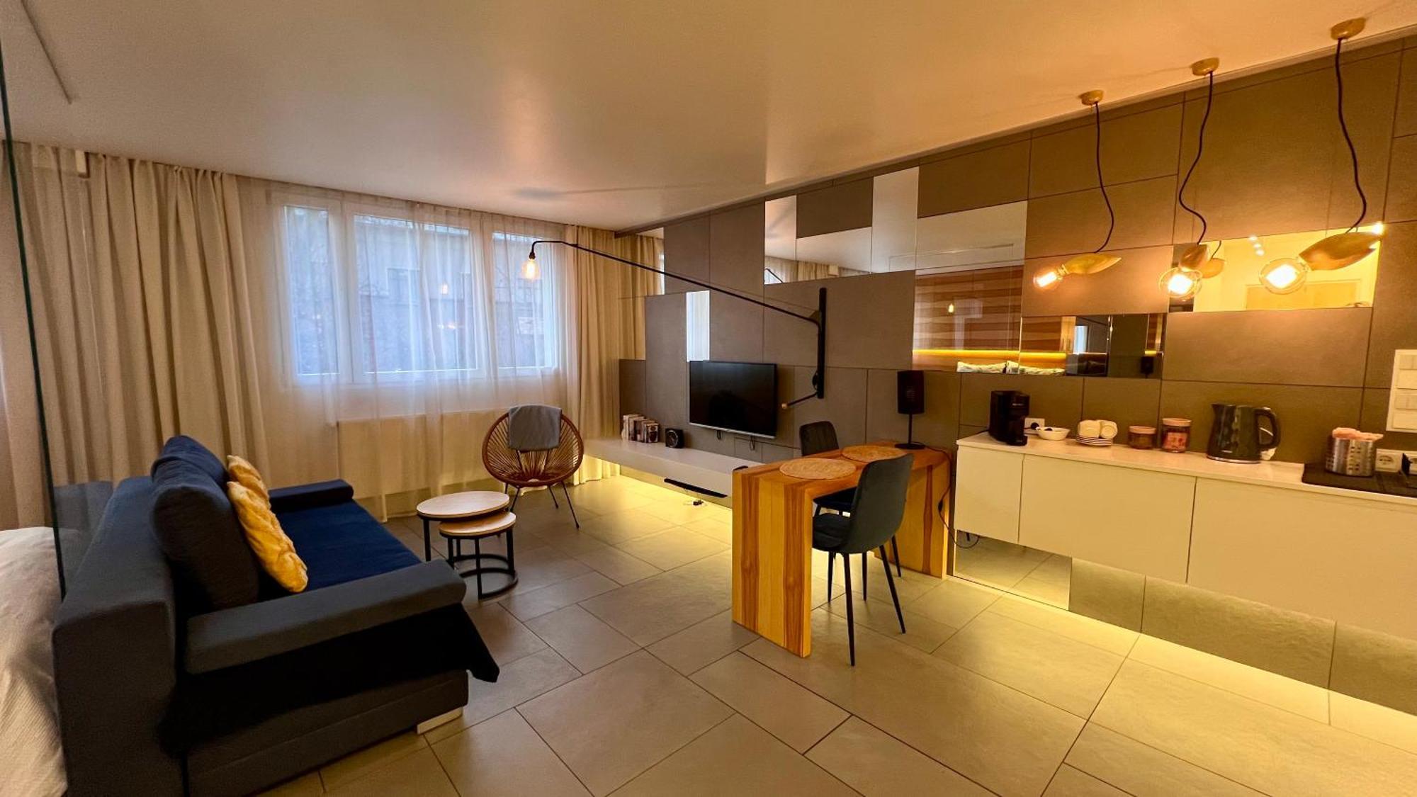 Modzelewskiego, Metro Wierzbno, Free Parking Apartment