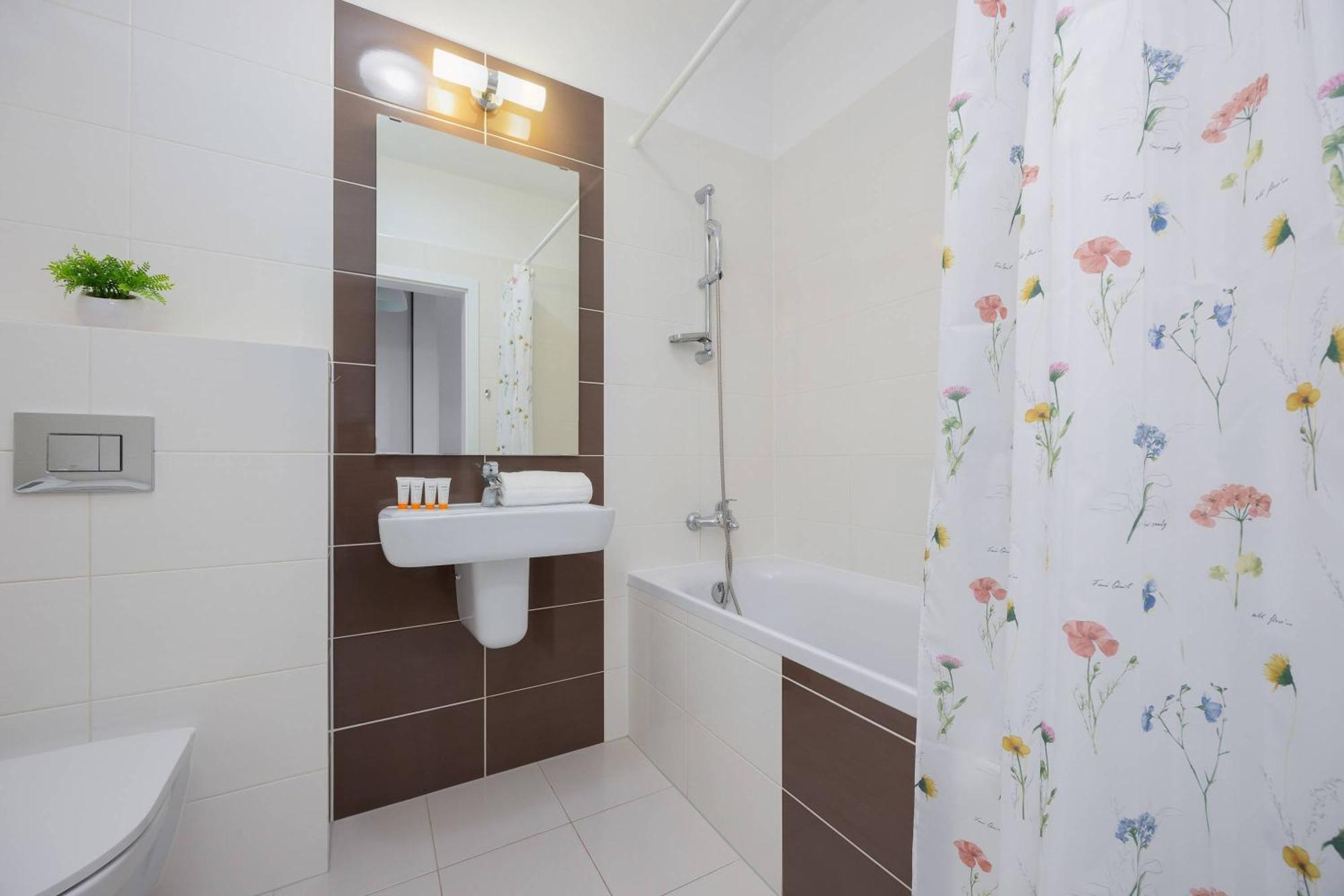 Apartment Bright With Parking Near The Pge National Stadium By Renters Warsaw