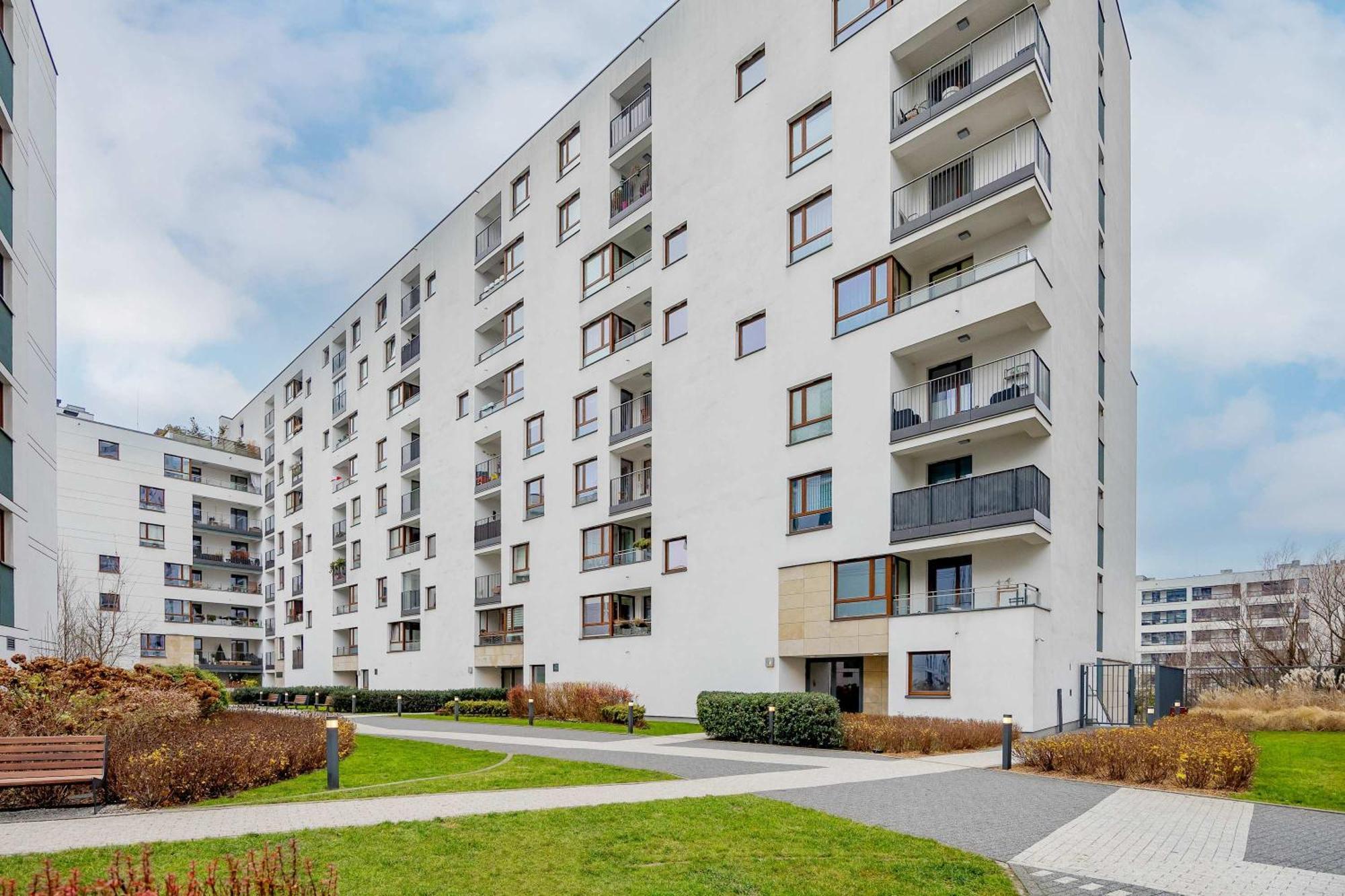 Bright With Parking Near The Pge National Stadium By Renters *