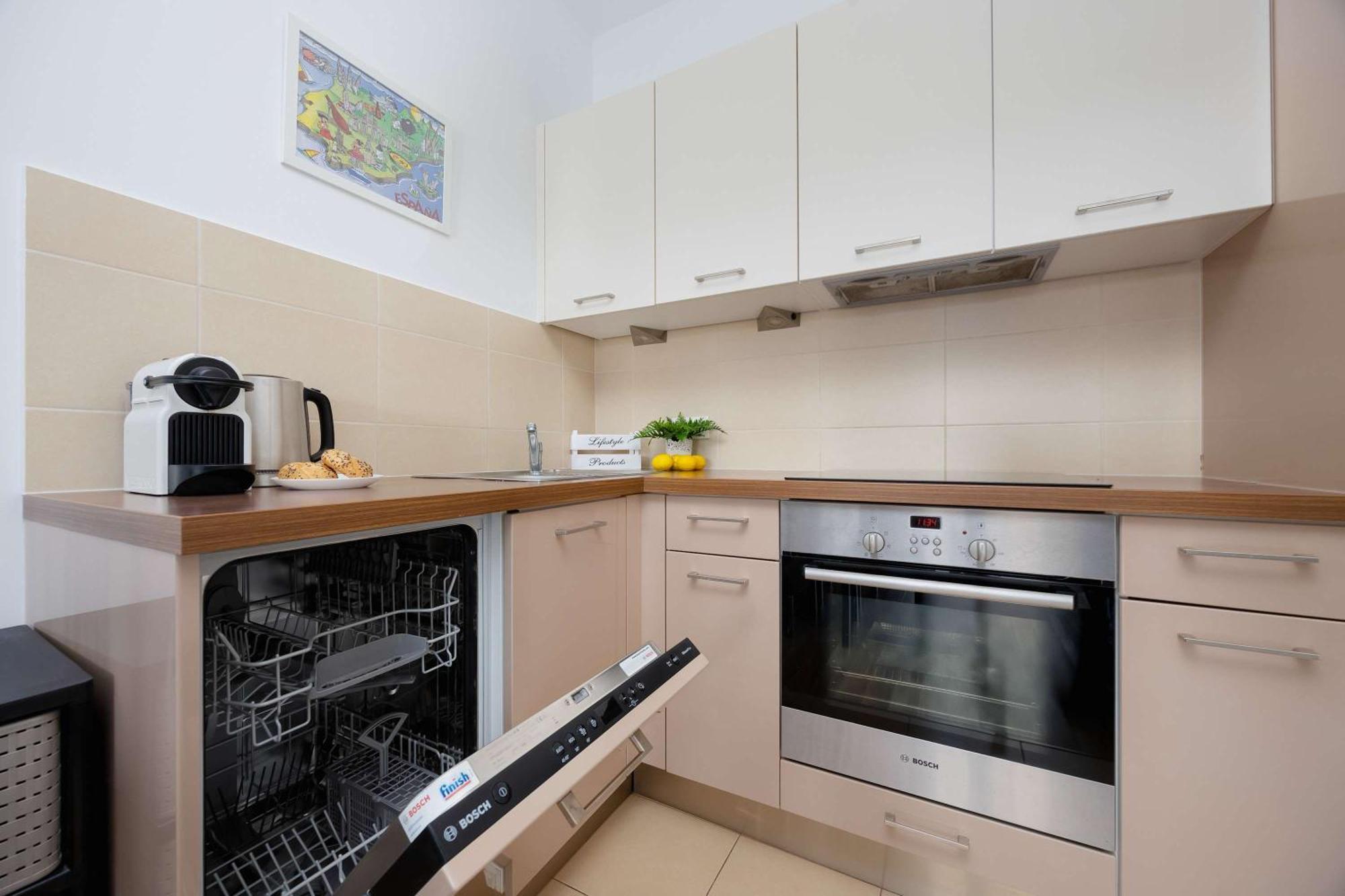 Apartment Bright With Parking Near The Pge National Stadium By Renters *