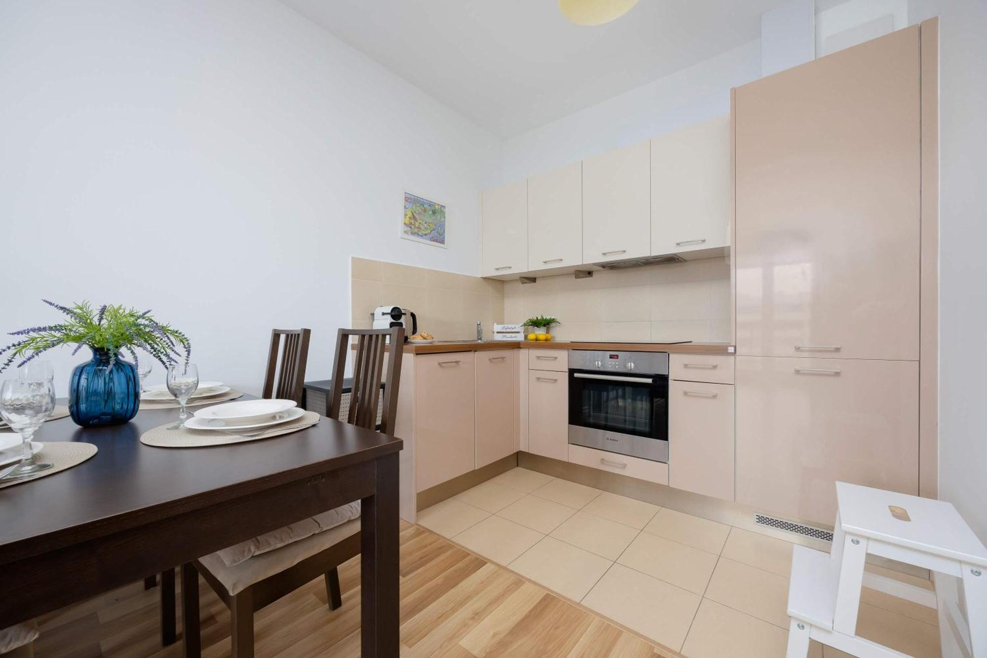Apartment Bright With Parking Near The Pge National Stadium By Renters Warsaw