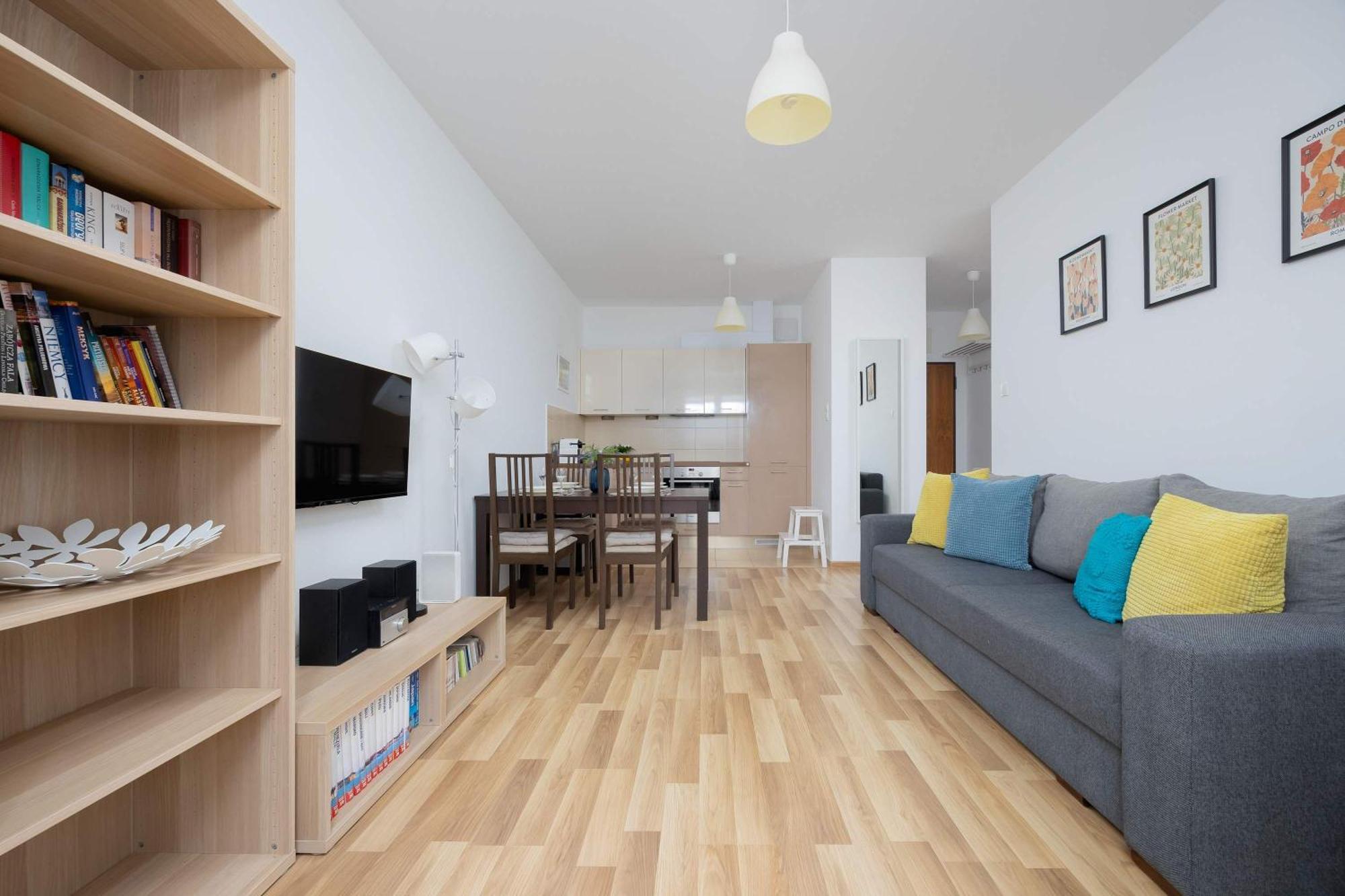 Bright With Parking Near The Pge National Stadium By Renters Apartment *