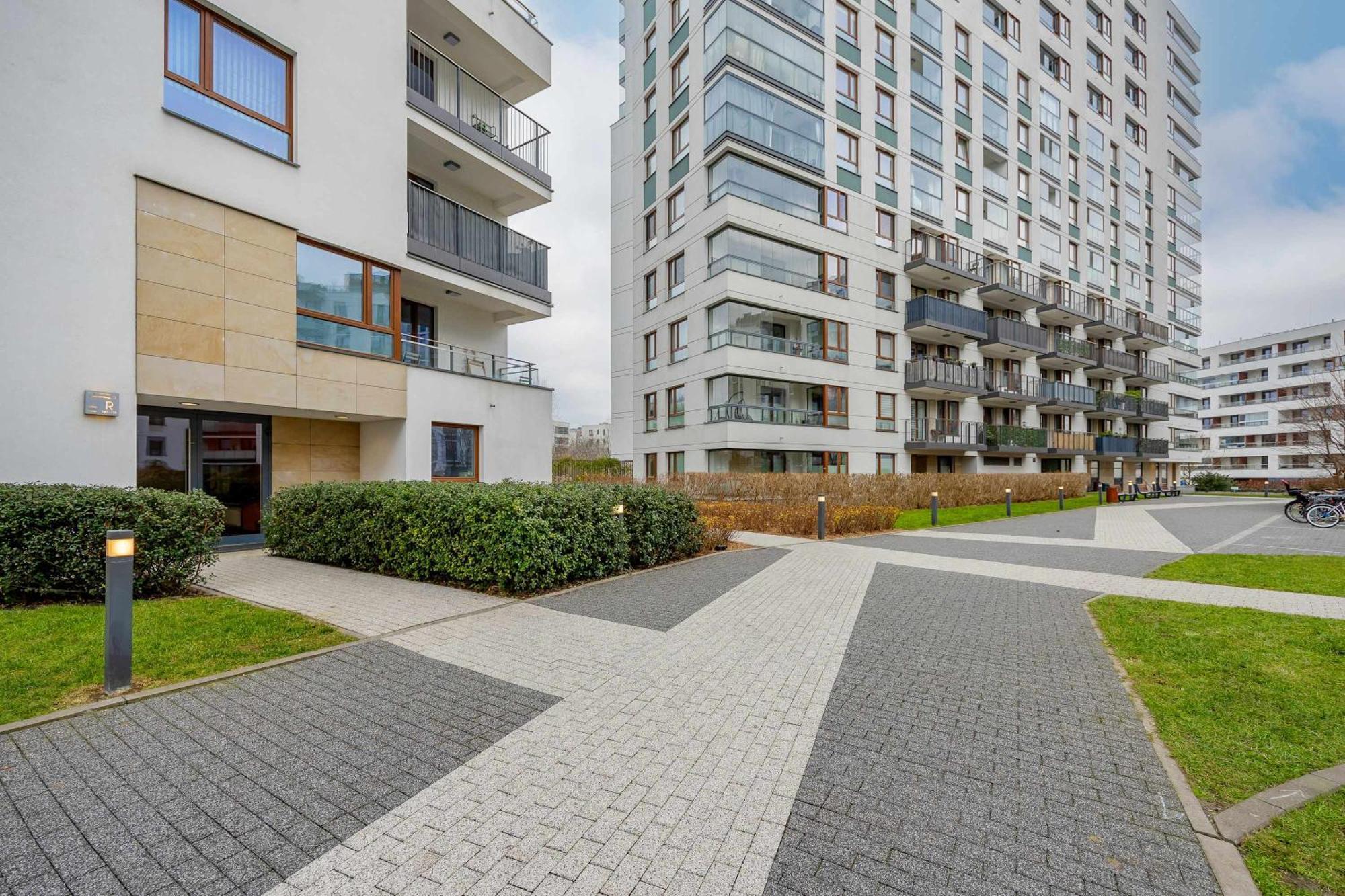 Apartment Bright With Parking Near The Pge National Stadium By Renters *
