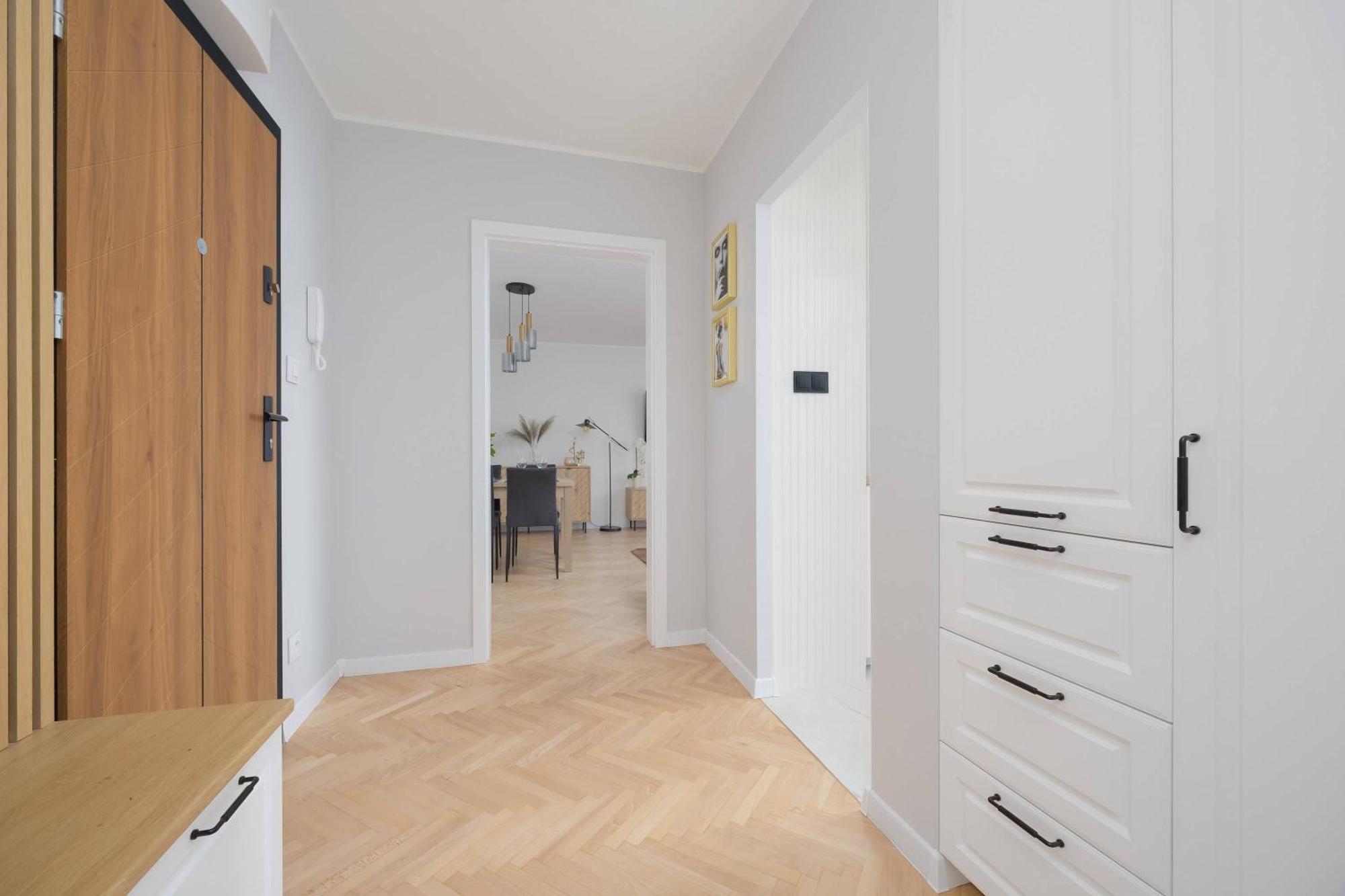 Goplanska Stylish With Balcony By Renters Apartment