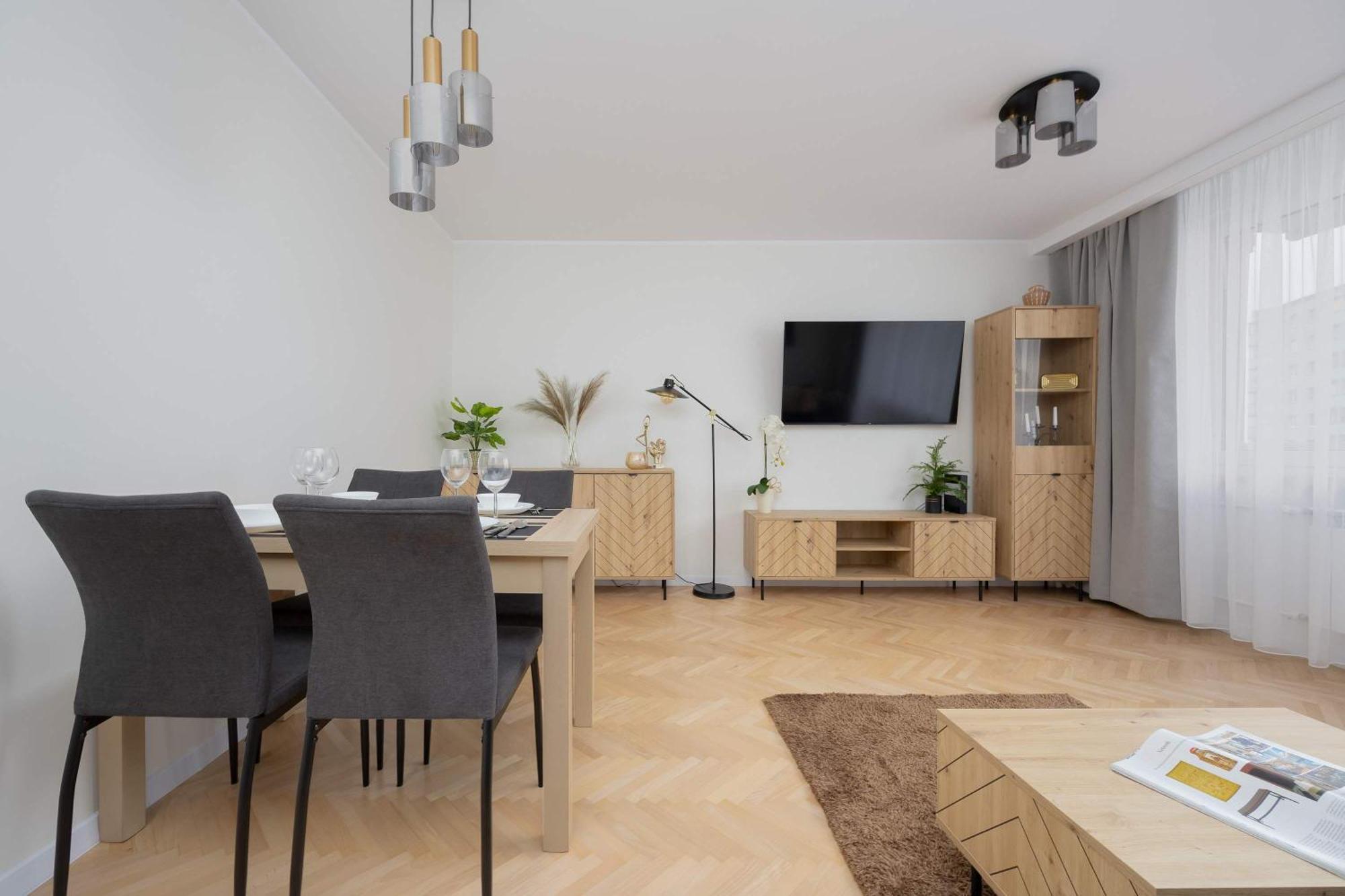 Goplanska Stylish With Balcony By Renters Apartment *