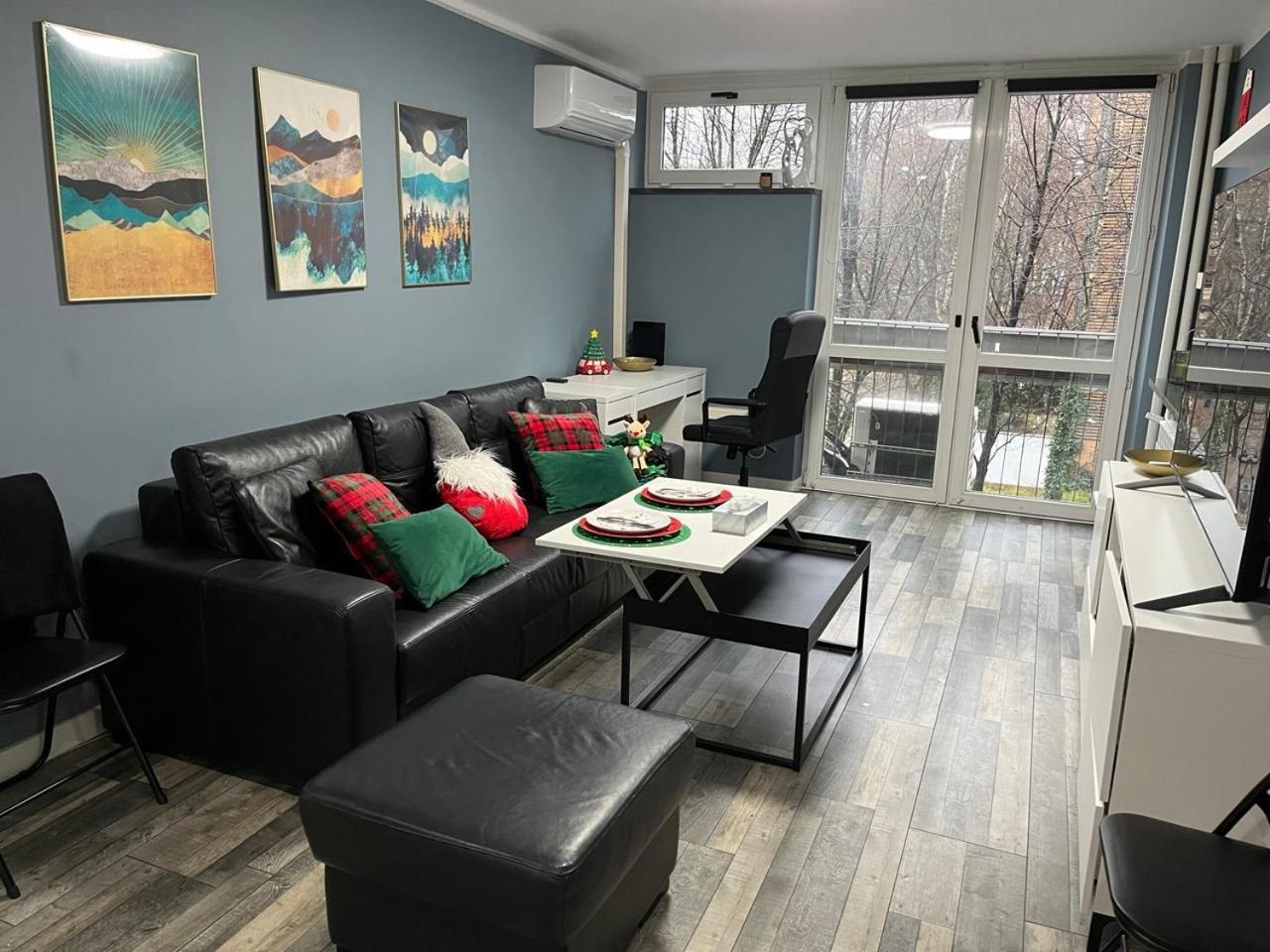 Grzybowska Apartment *