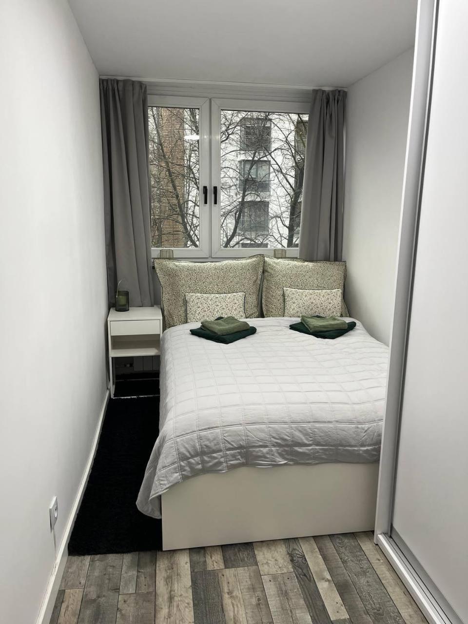 Grzybowska Apartment *