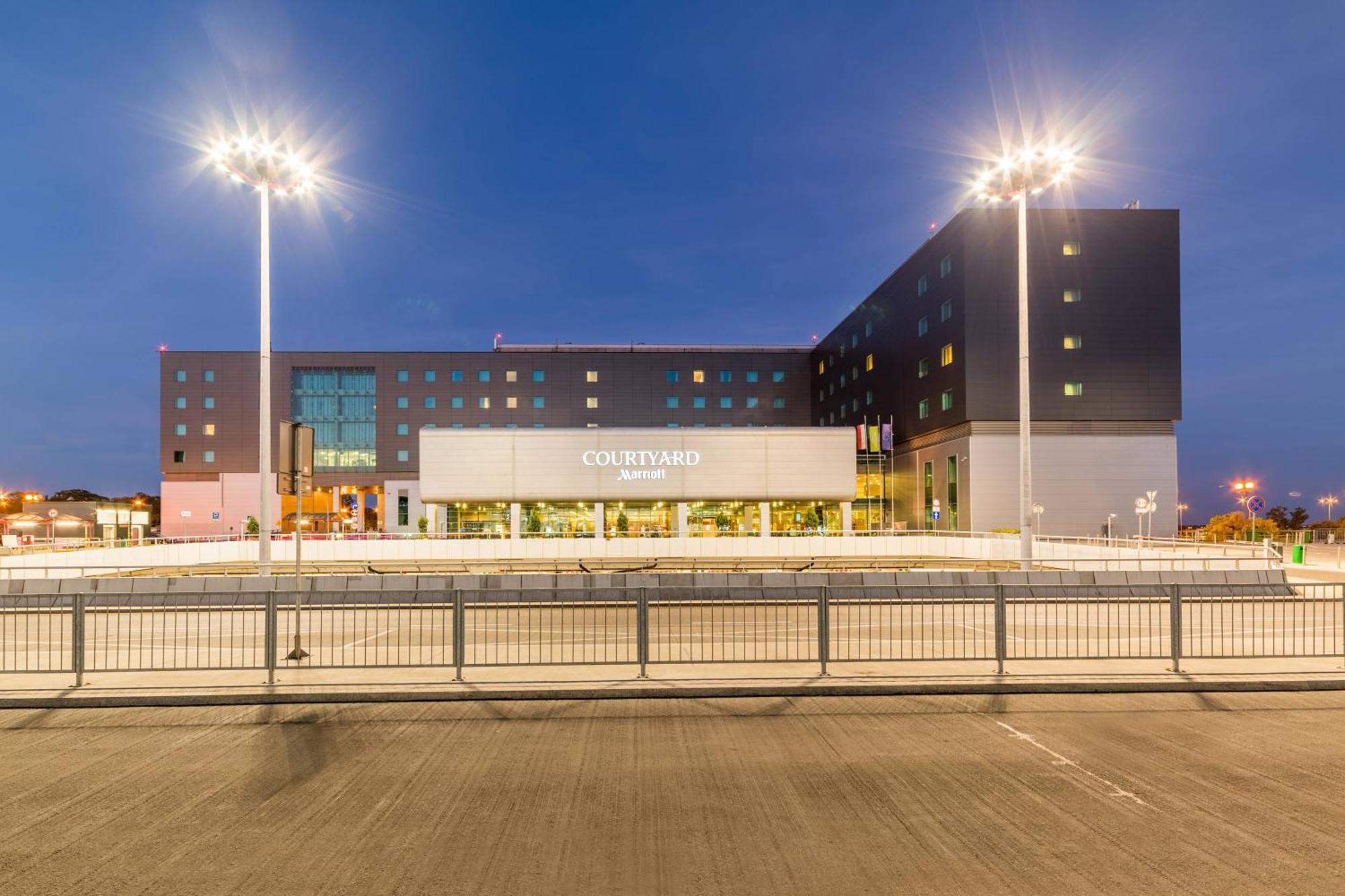 Courtyard By Marriott Airport 4* Varsóvia