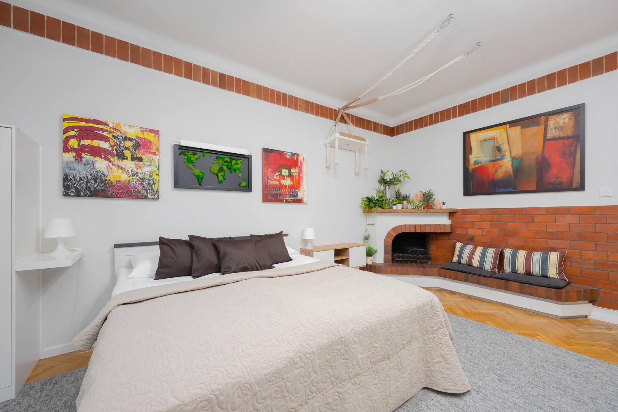 Piekny Jasny Z Sypialnia I Biurkiem By Renters Apartment