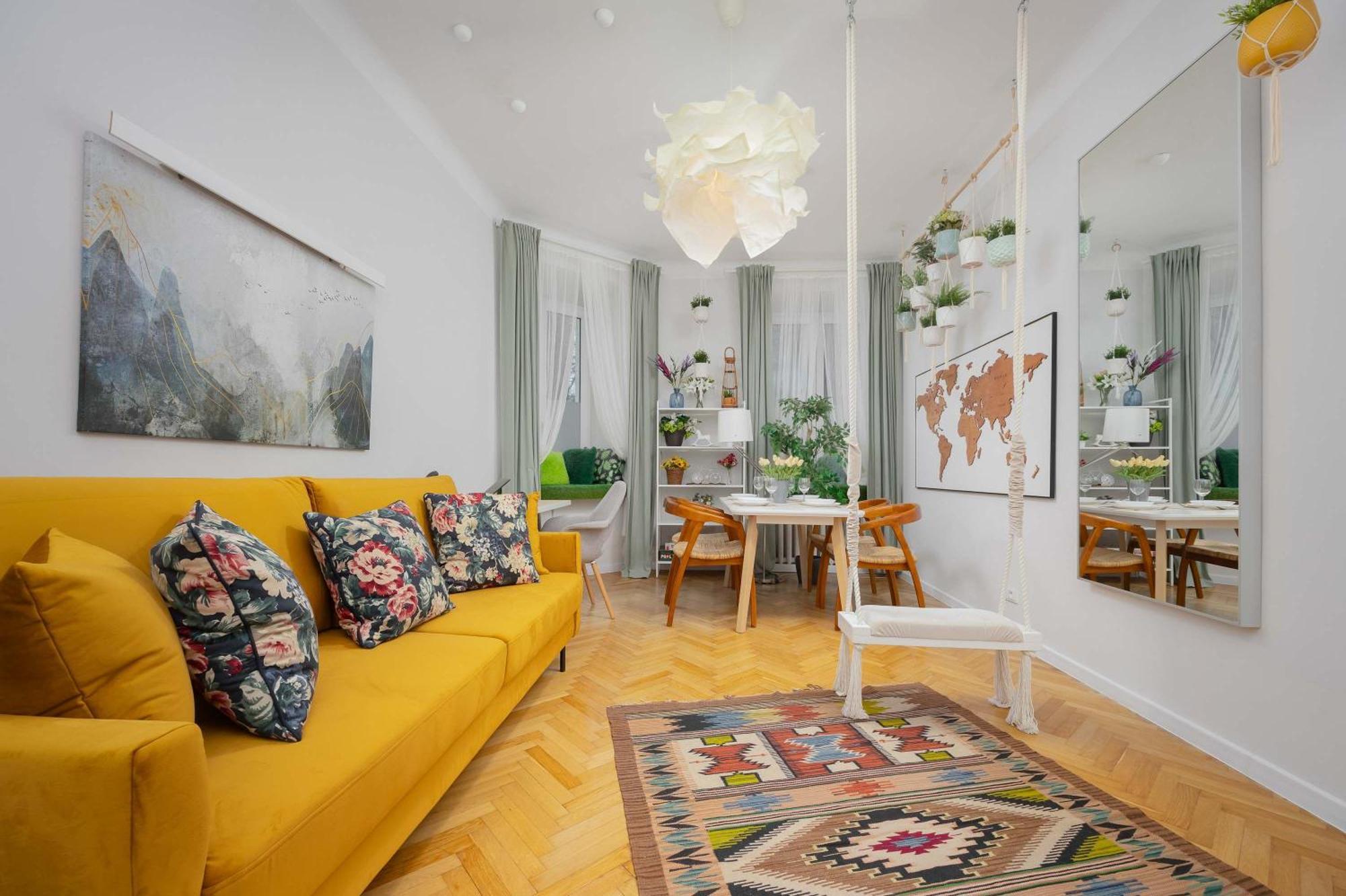 Piekny Jasny Z Sypialnia I Biurkiem By Renters Apartment