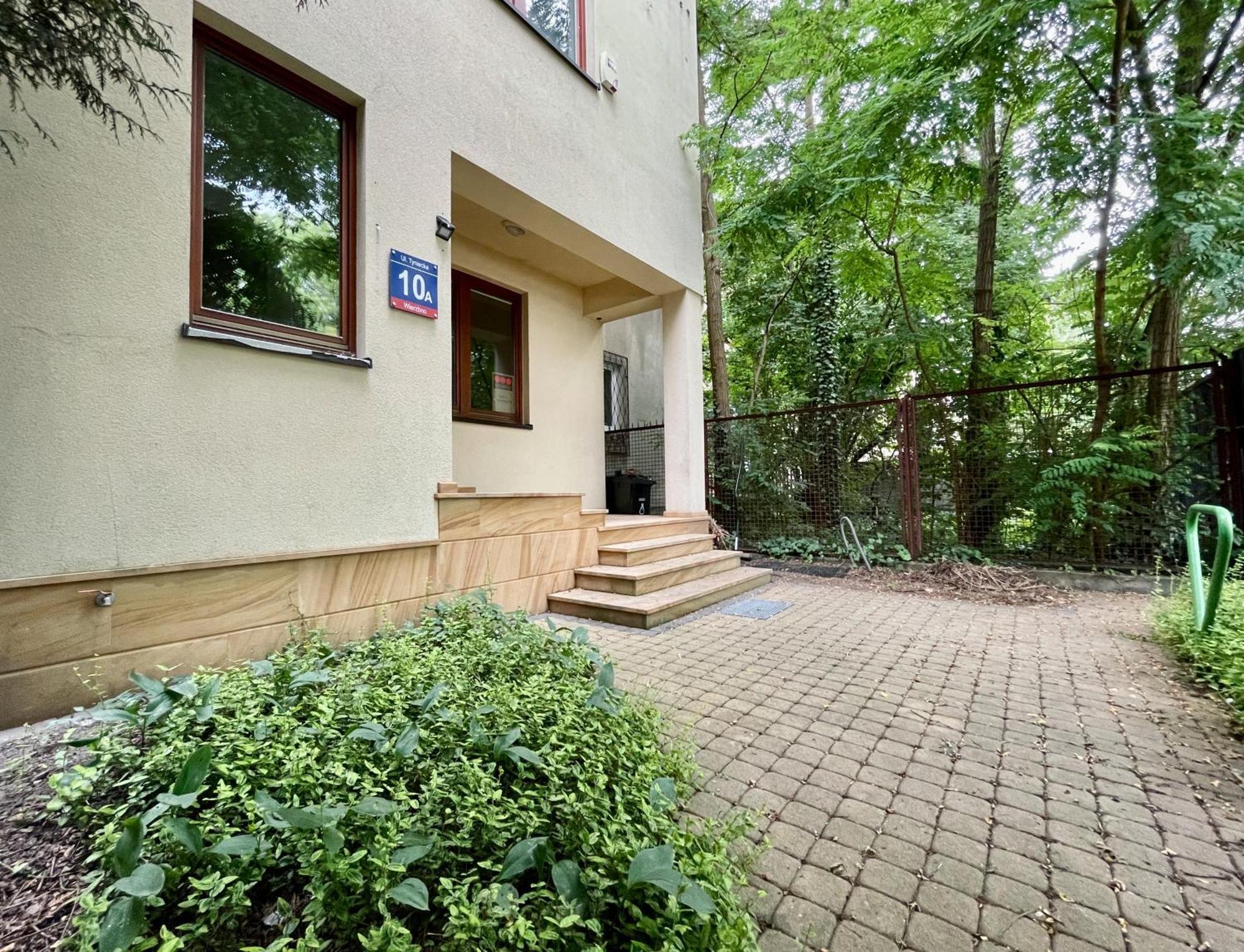 Beautiful In Mokotow Near Krolikarnia Park * Warszawa