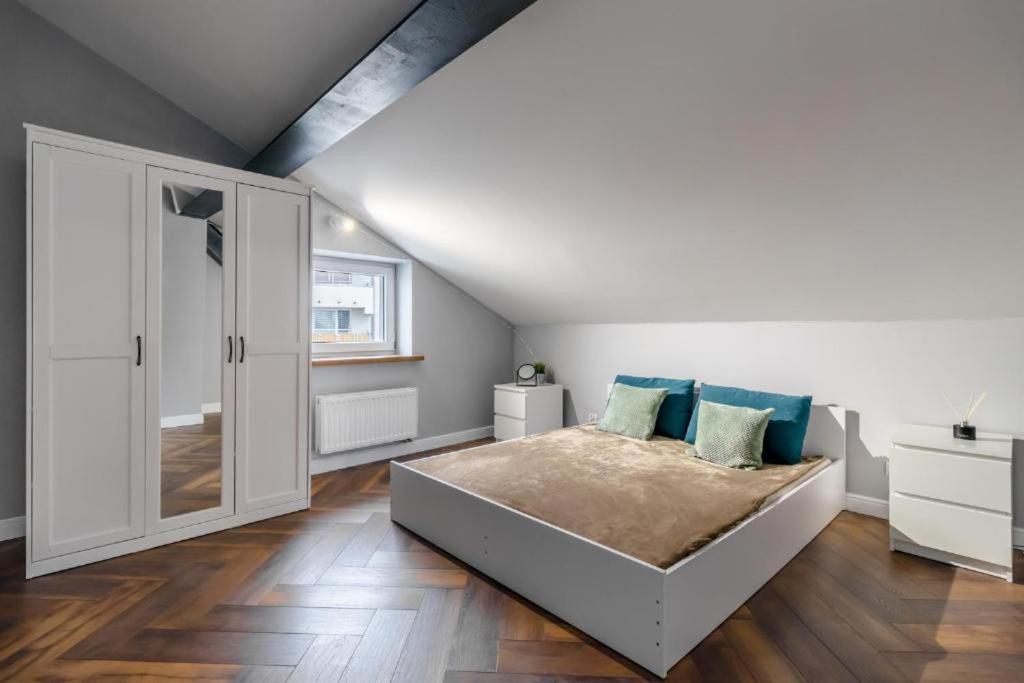 - Great Location- Praga Polnoc - 18 People -marcinkowskiego Warsaw