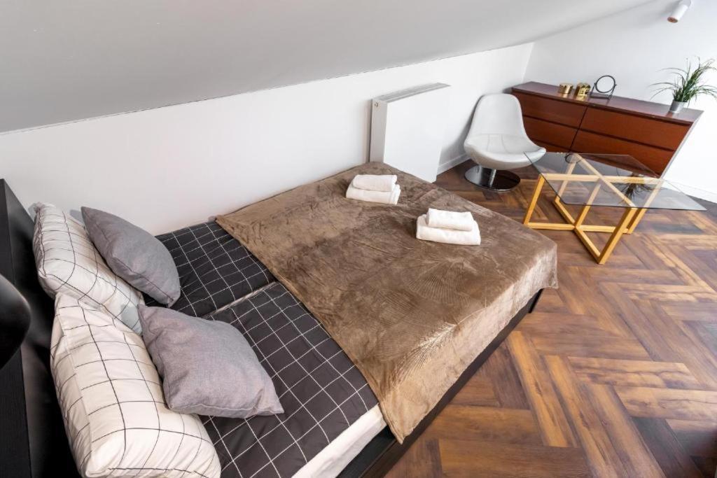 Apartment - Great Location- Praga Polnoc - 18 People -marcinkowskiego Warsaw