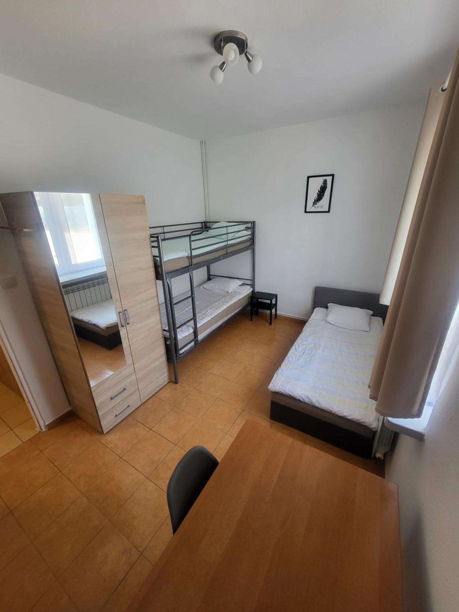 Bed & Breakfast Rooms4rest Popularna - Private For Tourists - Atr Consulting Sp, Z O,o, *