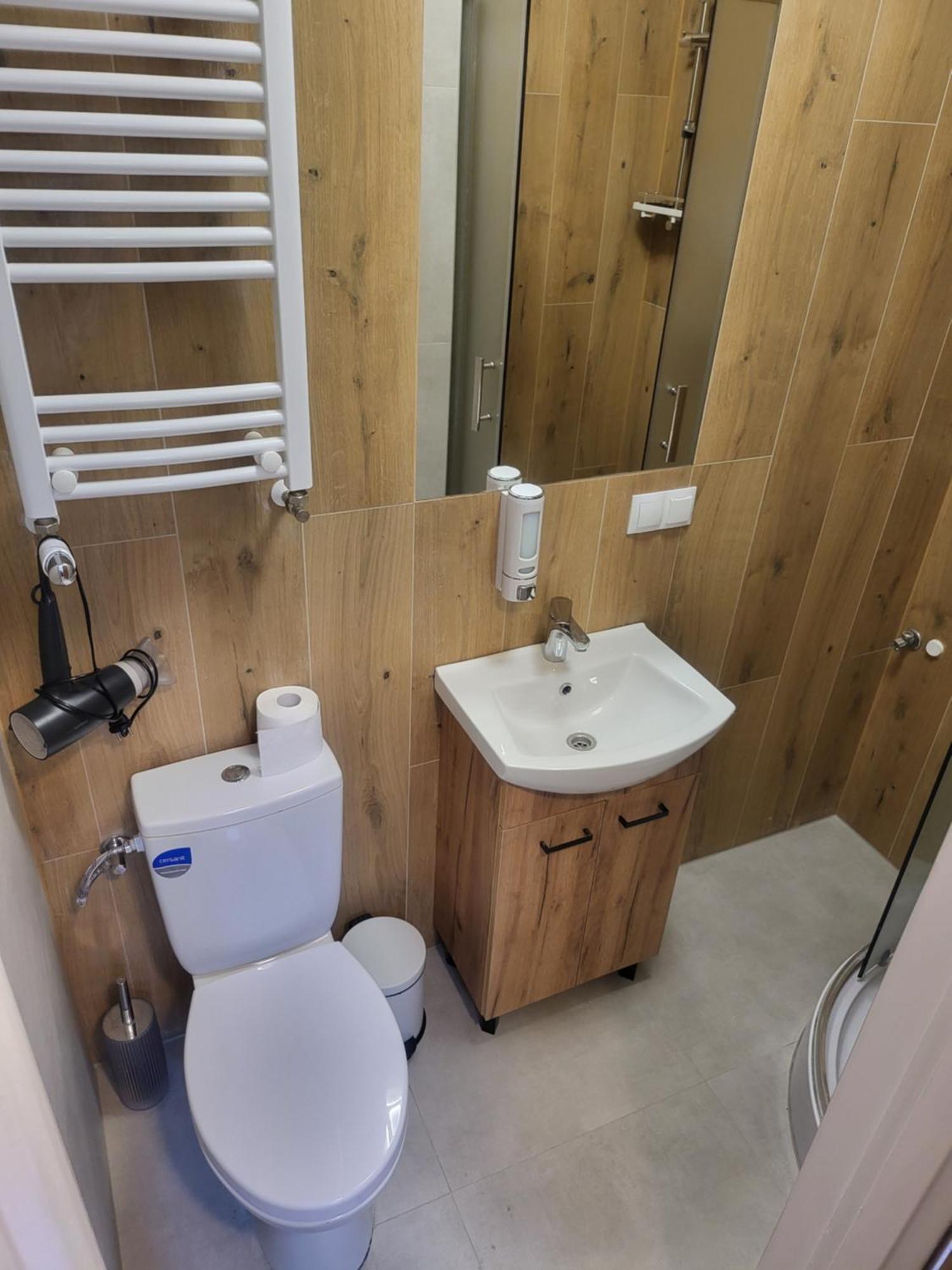 Bed & Breakfast Rooms4rest Popularna - Private For Tourists - Atr Consulting Sp, Z O,o, Warsaw