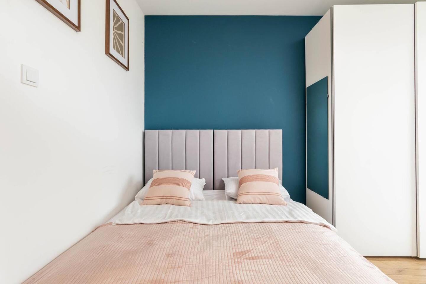 The Blue Nest Targowek Apartment *