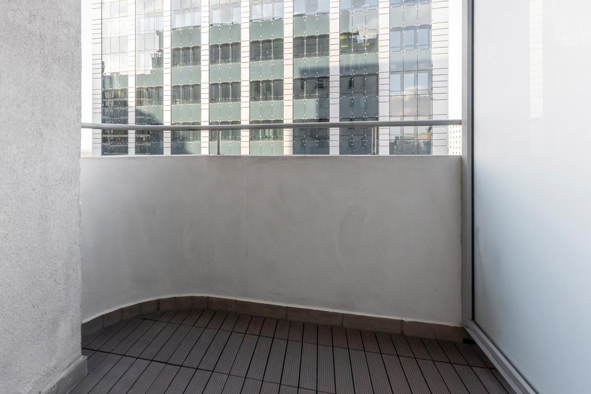 Oomph Downtown Atmospheric Zelazna Street Apartment *