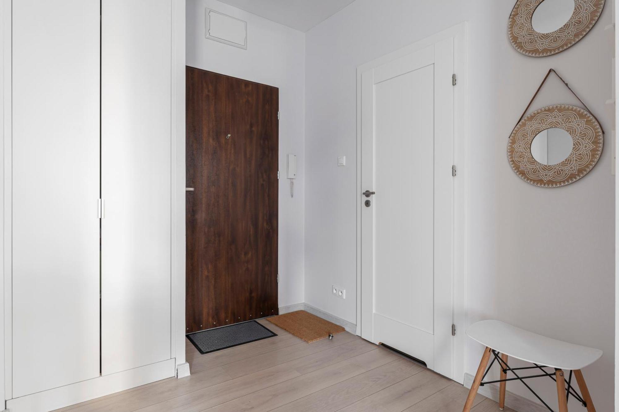 Oomph Downtown Atmospheric Zelazna Street Apartment Warschau