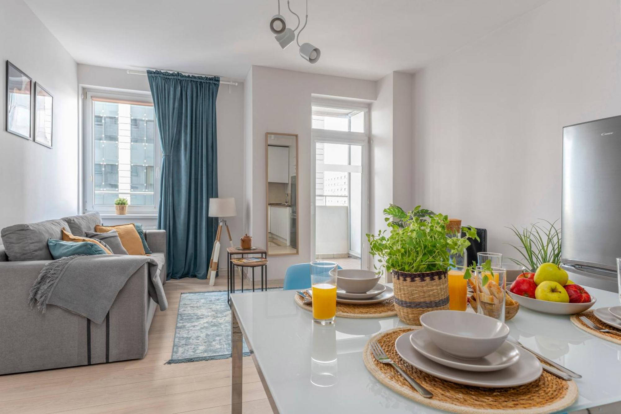 Oomph Downtown Atmospheric Zelazna Street Apartment *
