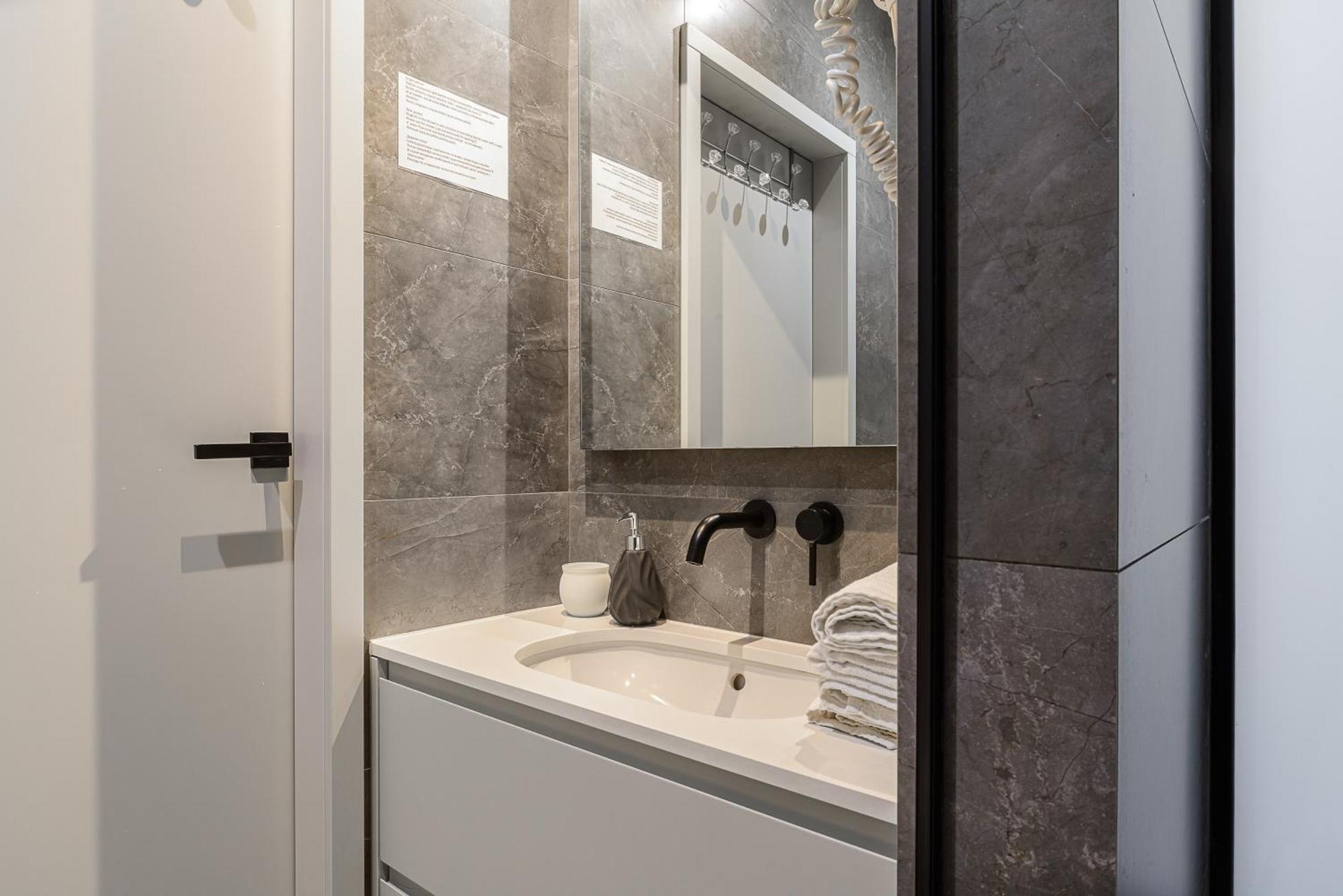Apartment Lumina Design With Beautiful View Warschau