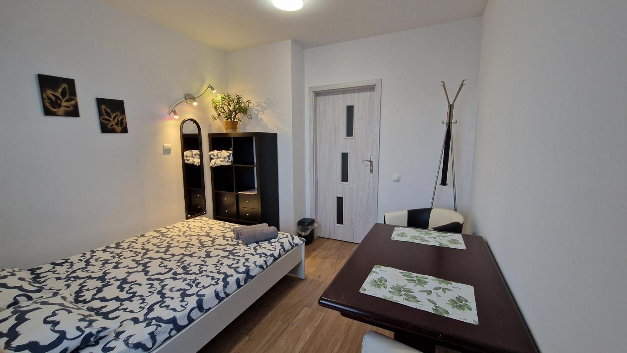 Meander Natolin Blisko Metra Hostel *