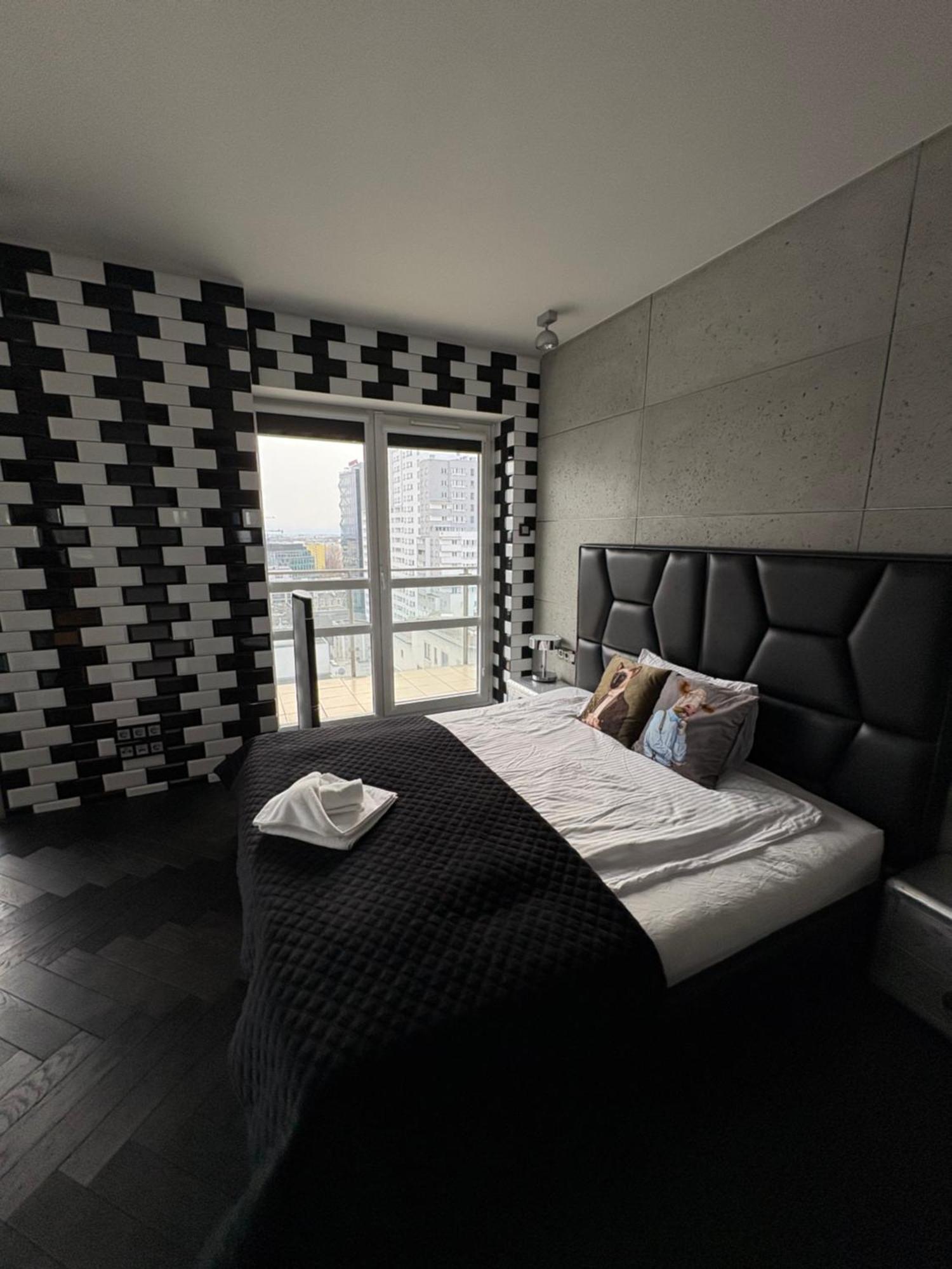 Black Pearl - Amazing View, 130 Sqm Apartamento Varsóvia