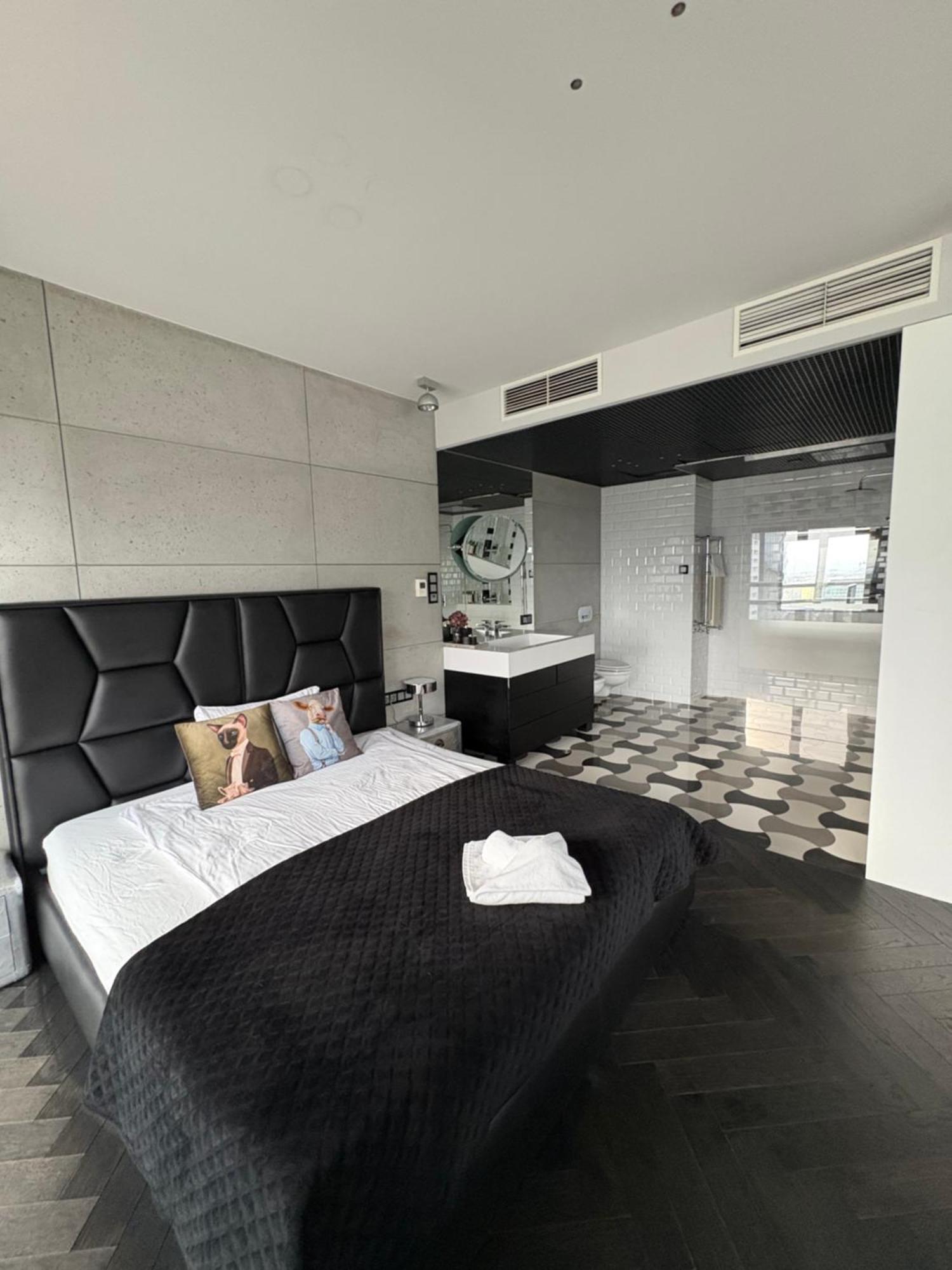 Black Pearl - Amazing View, 130 Sqm *
