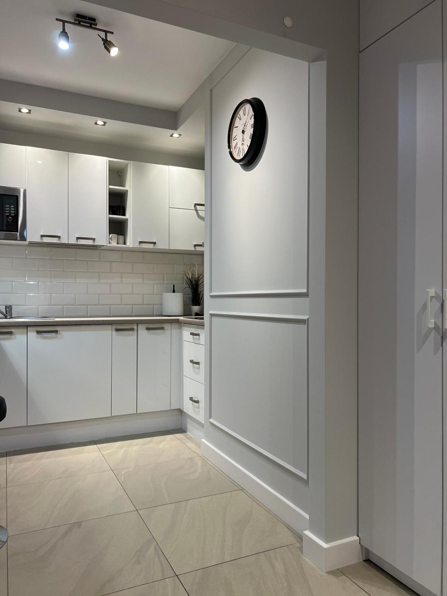 Airport Apartment *