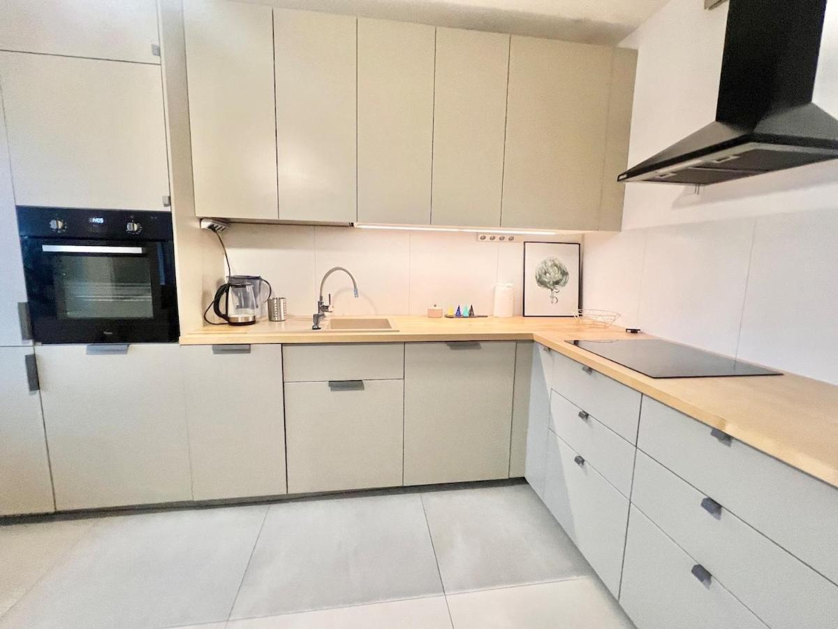 New 2floor Security Park Mall Airport Apartment Warsaw
