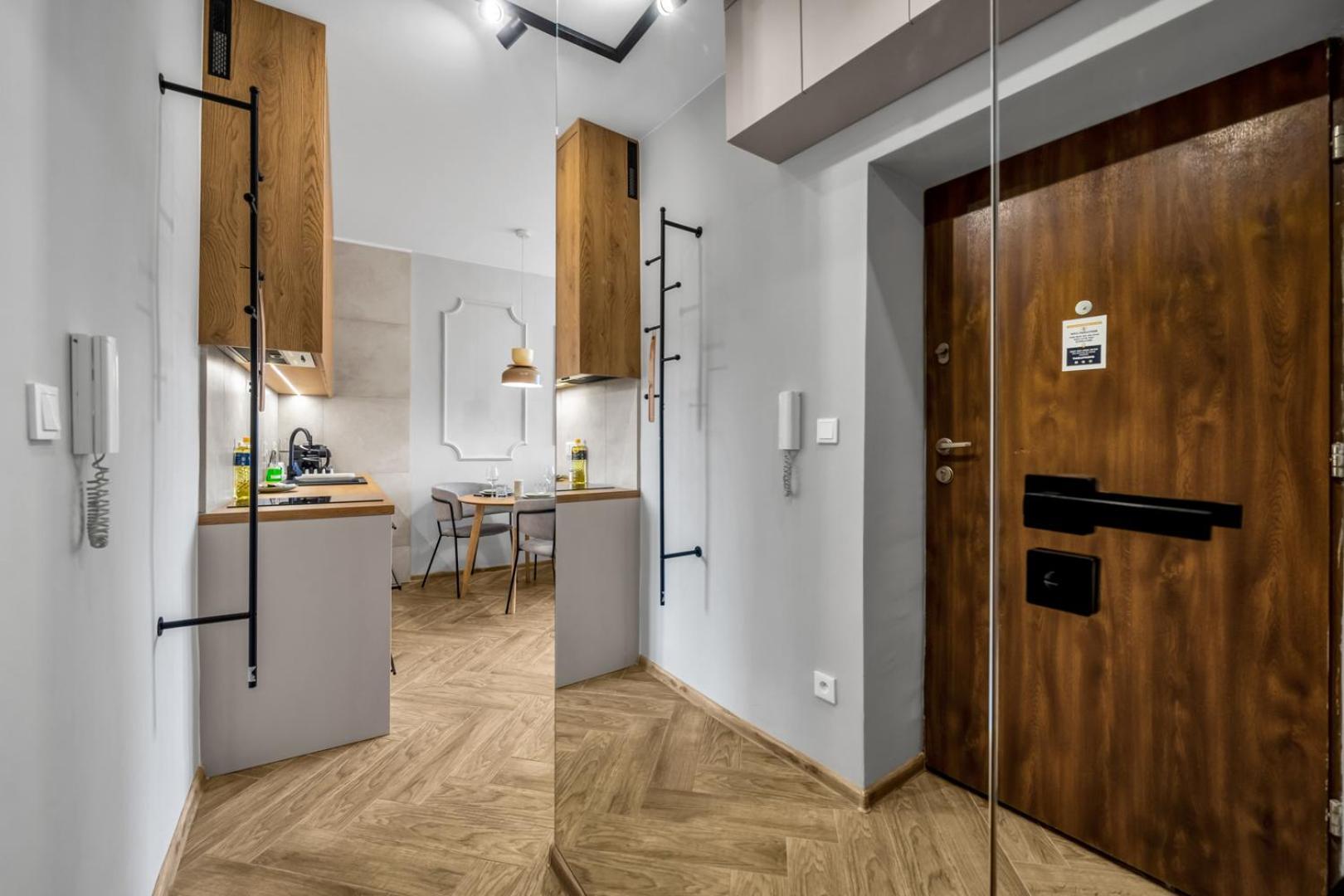 Apartment Stylish Wola - 30m2, Trams Nearby - By Rentujemy Warsaw
