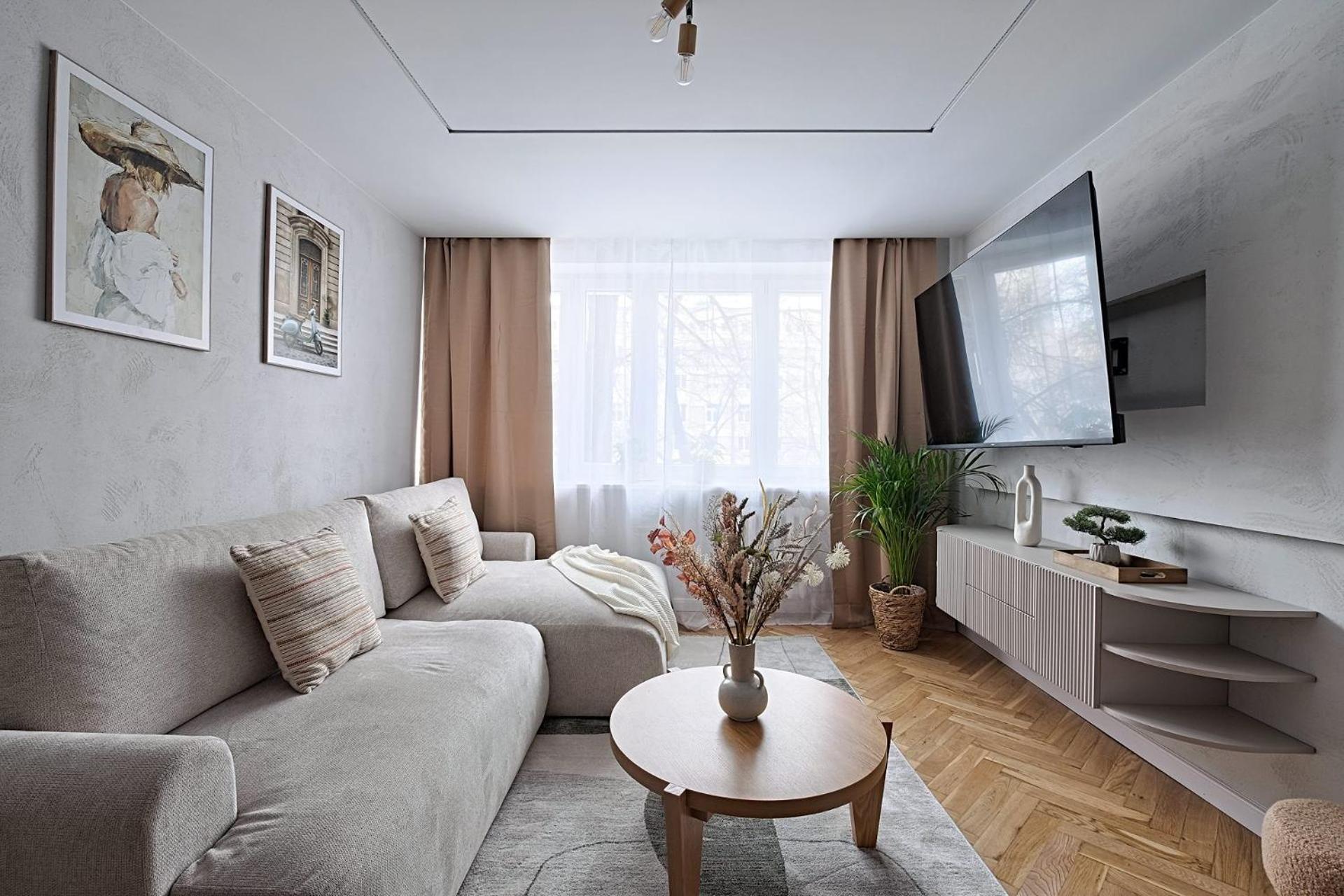 Apartment *top* Full Black Out A/c Fast Wi-fi, Standing Desk Warsaw