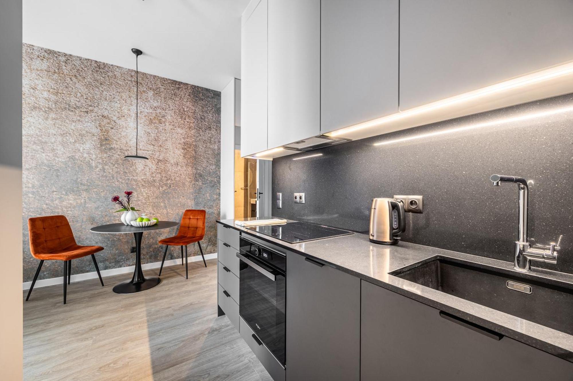 Chronos Z Klimatyzacja Na Warszawskiej Woli Od Renters Prestige Apartment *