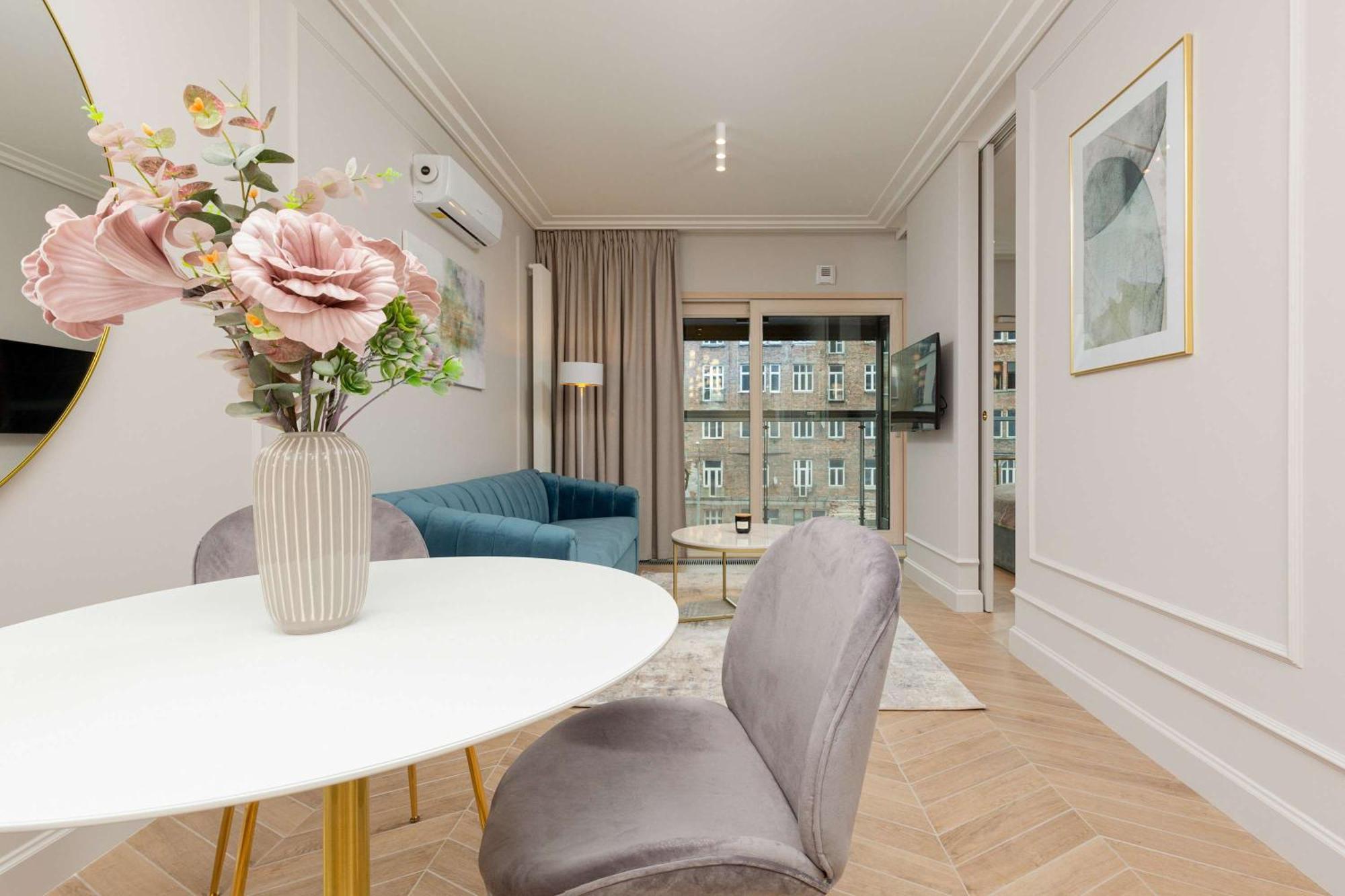 Lux Center Mennica By Renters Prestige Warsaw