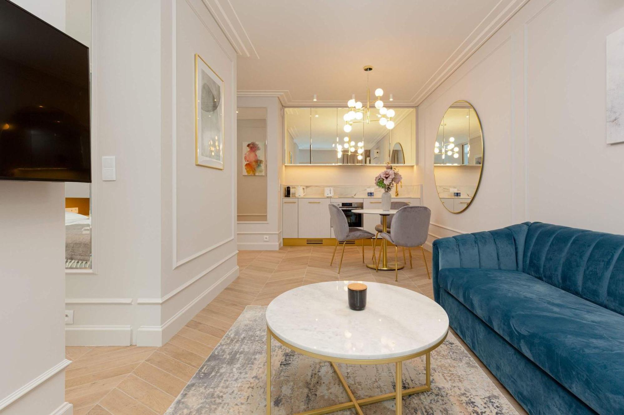 Apartment Lux Center Mennica By Renters Prestige Warsaw