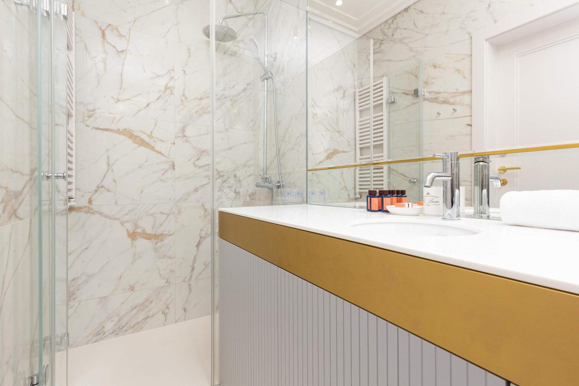 Apartment Lux Center Mennica By Renters Prestige Warsaw